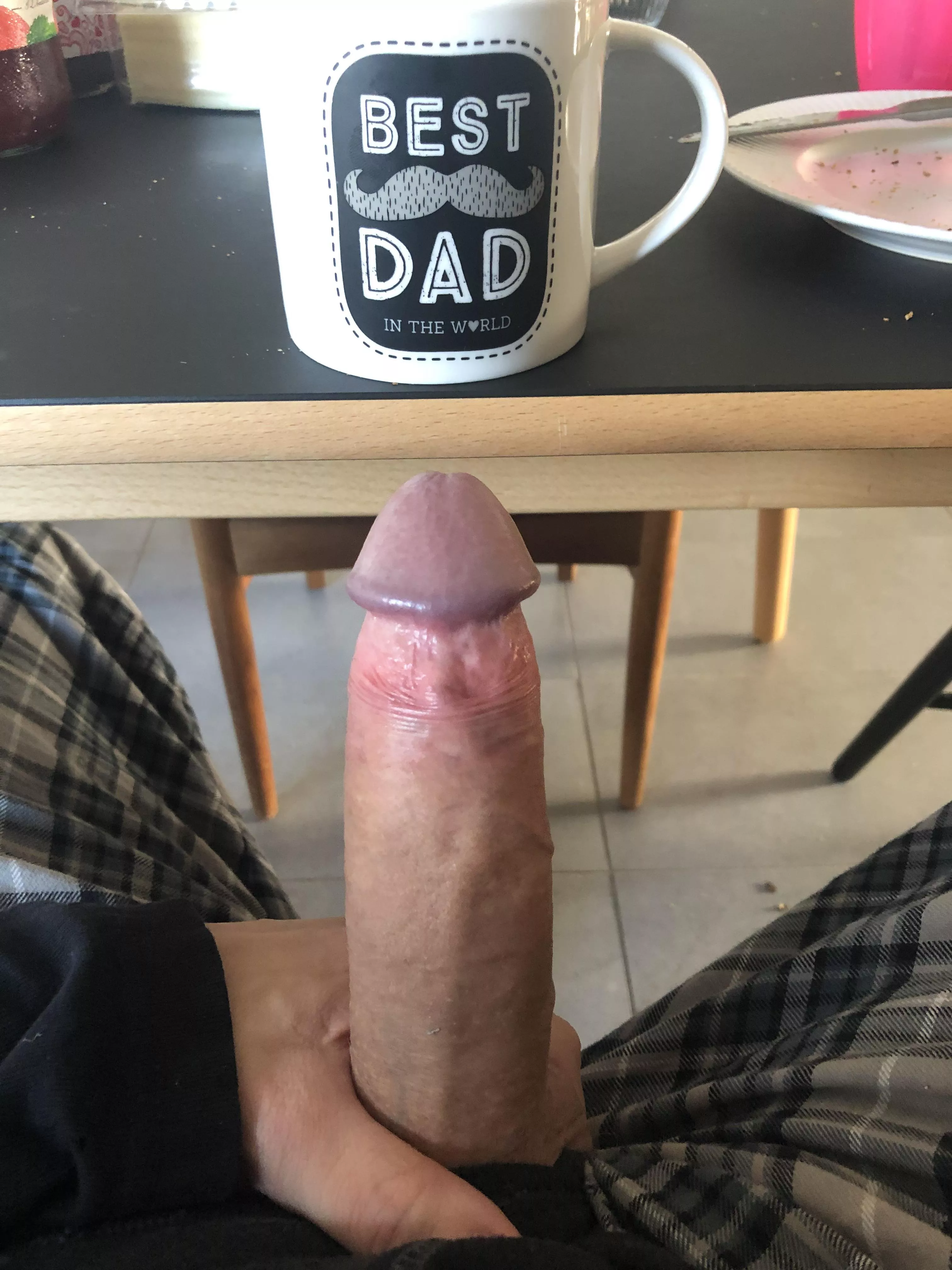 (39) Good morning. Anyone for breakfast?