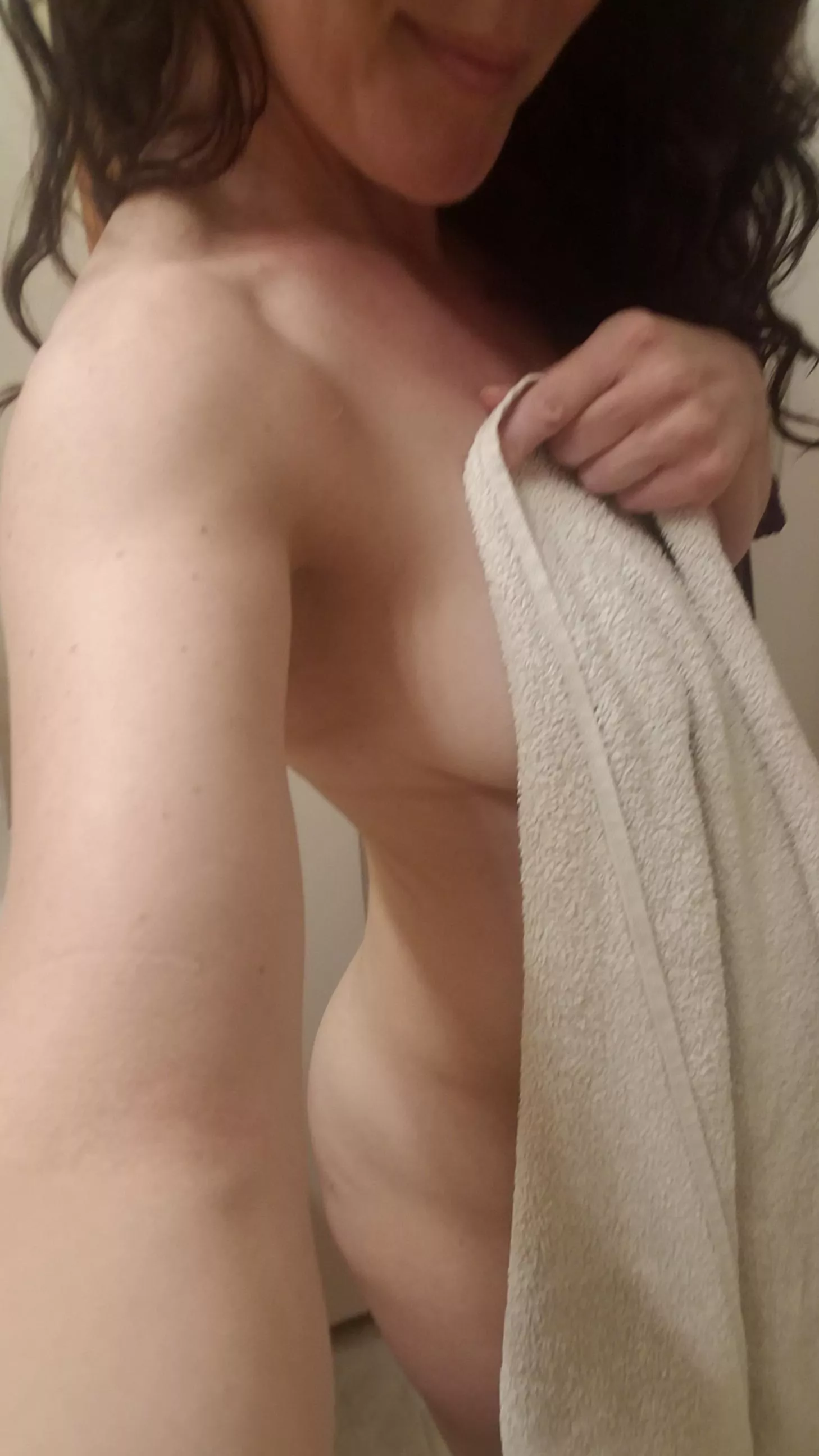 40 yr old mom and teacher. Want to give me a quickie in the shower before school?