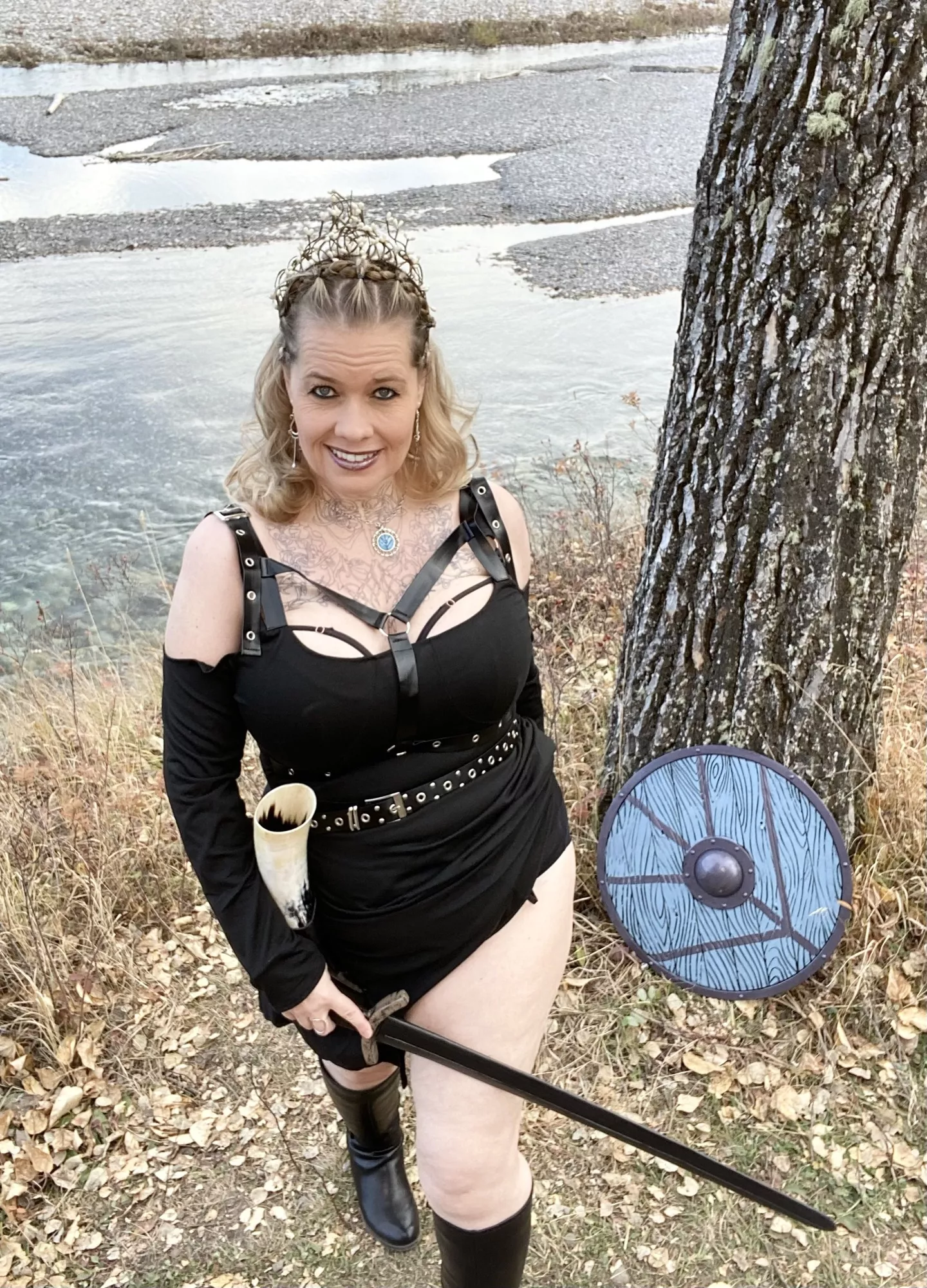 (41) My Halloween costume; Lagertha from Vikings. I have Norwegian heritage - we Vikings know how to fuck ðŸ’‹