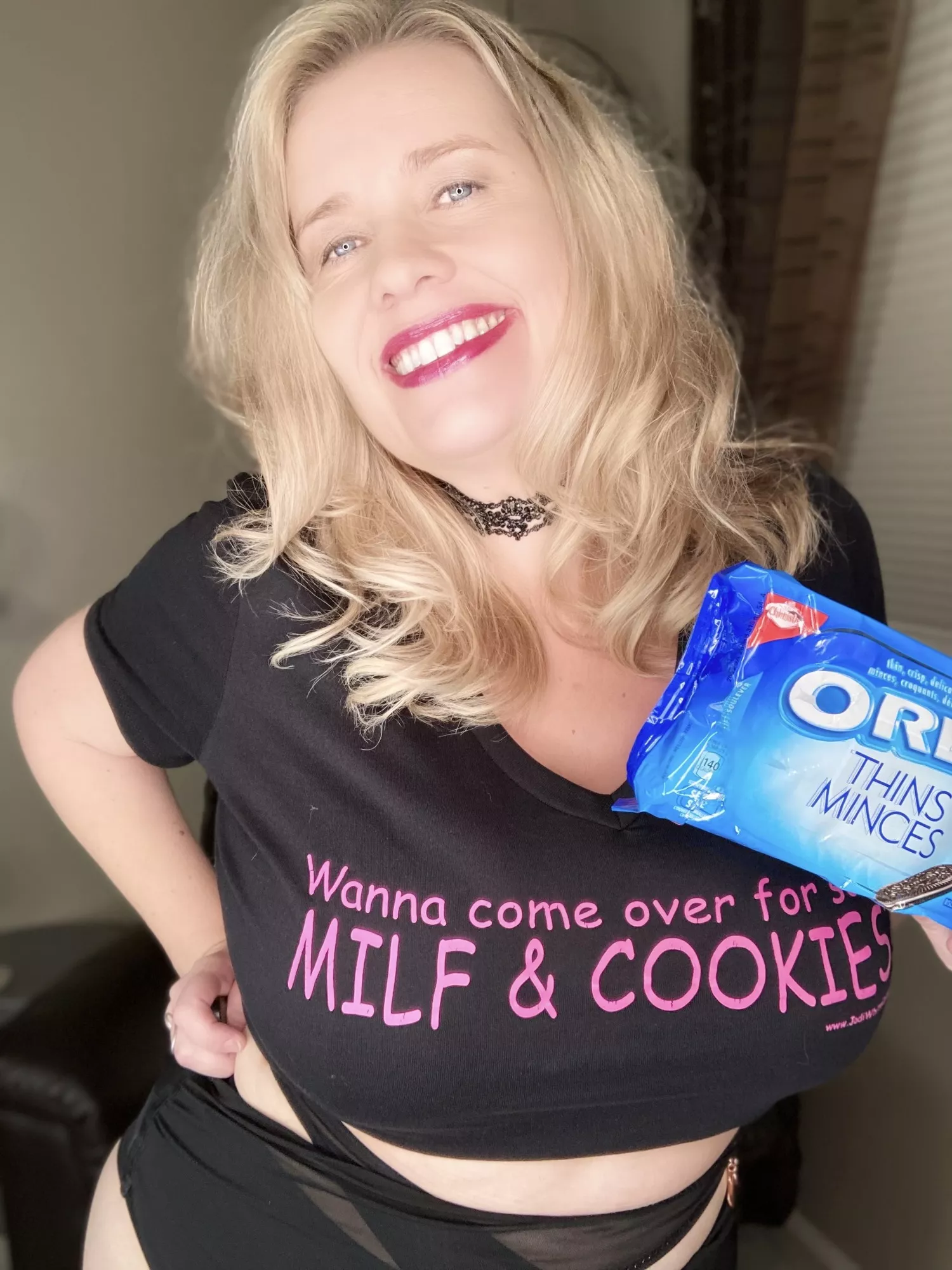 (41) Wanna come over for some milf and cookies? 💋