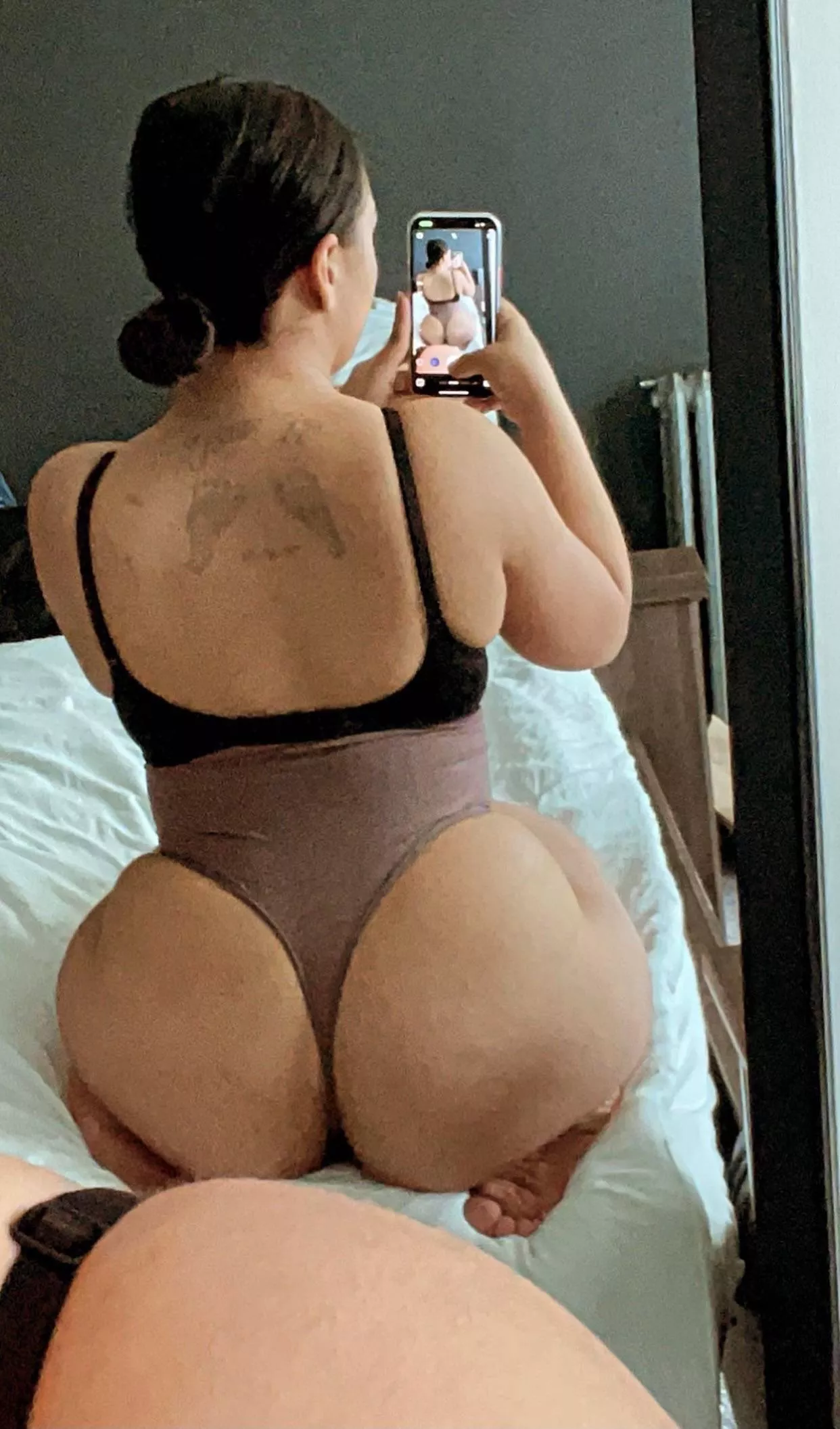 4’11 with this huge ass