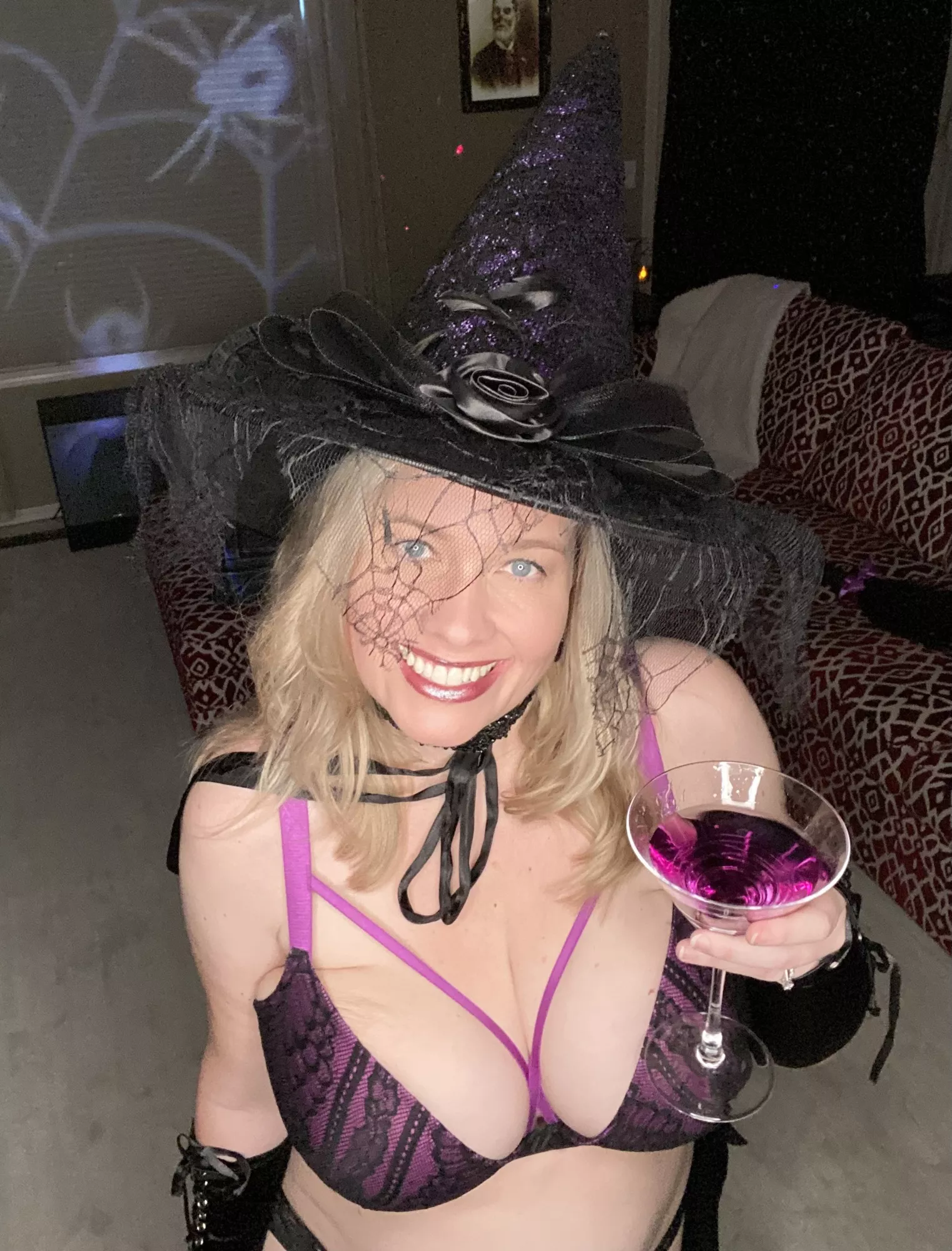 (42) Happy Halloween! ðŸ’‹