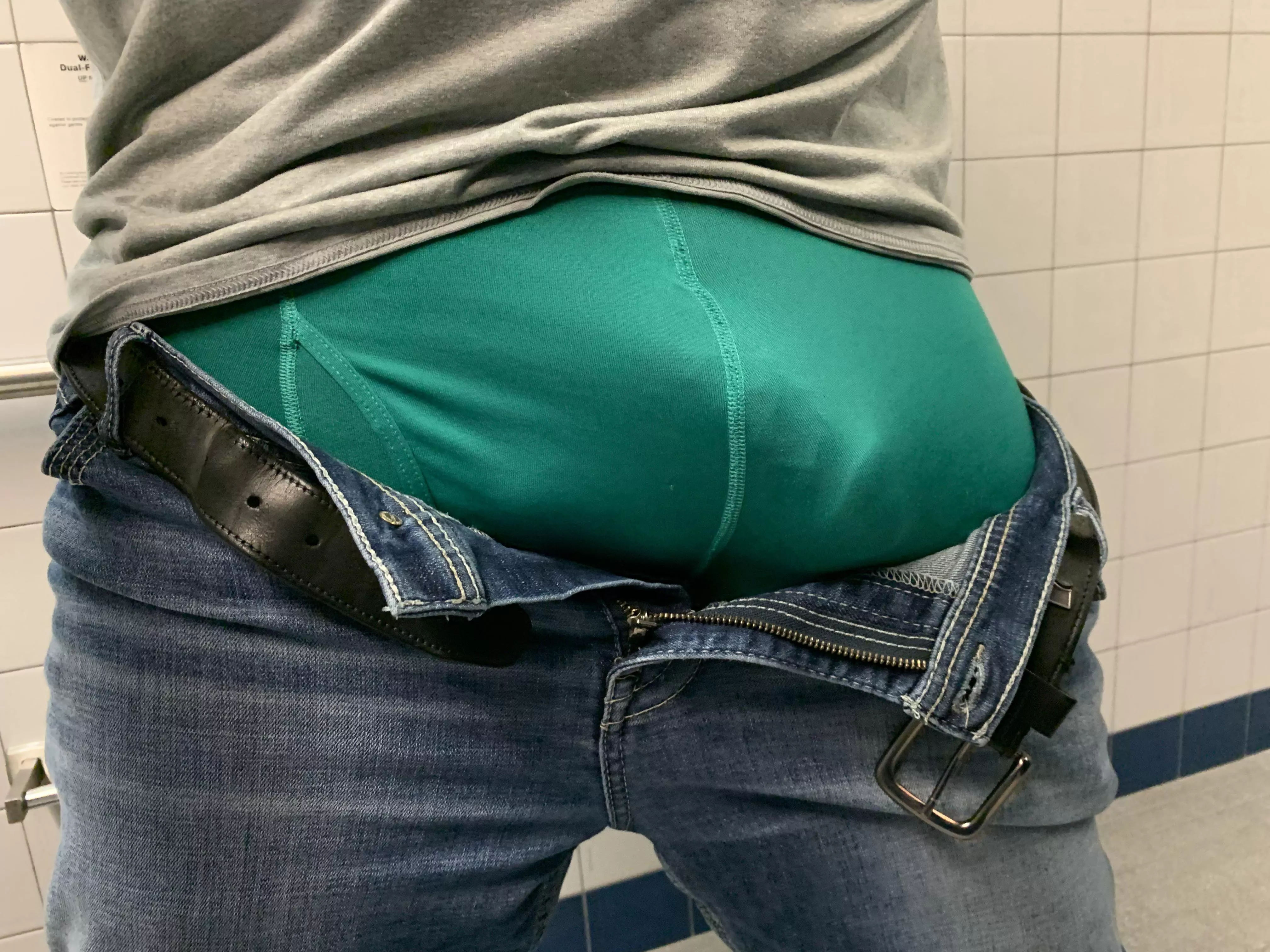 (42) I really would love to tame this solid cock at work, who wants to play?!