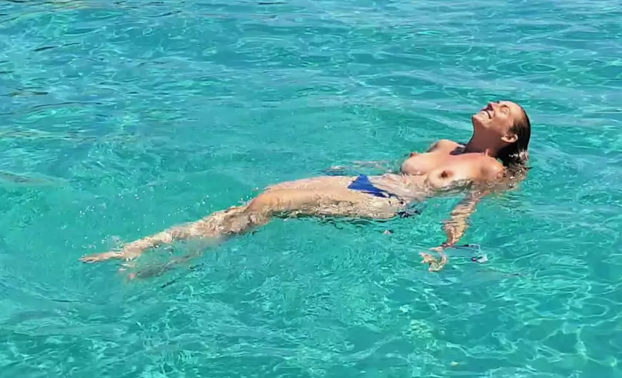 42yo amateur milf topless swim