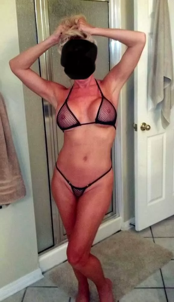 51 YO sexy mombod