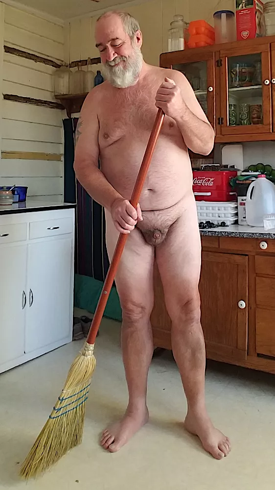 [60] Love Doing My Housekeeping in the Nude