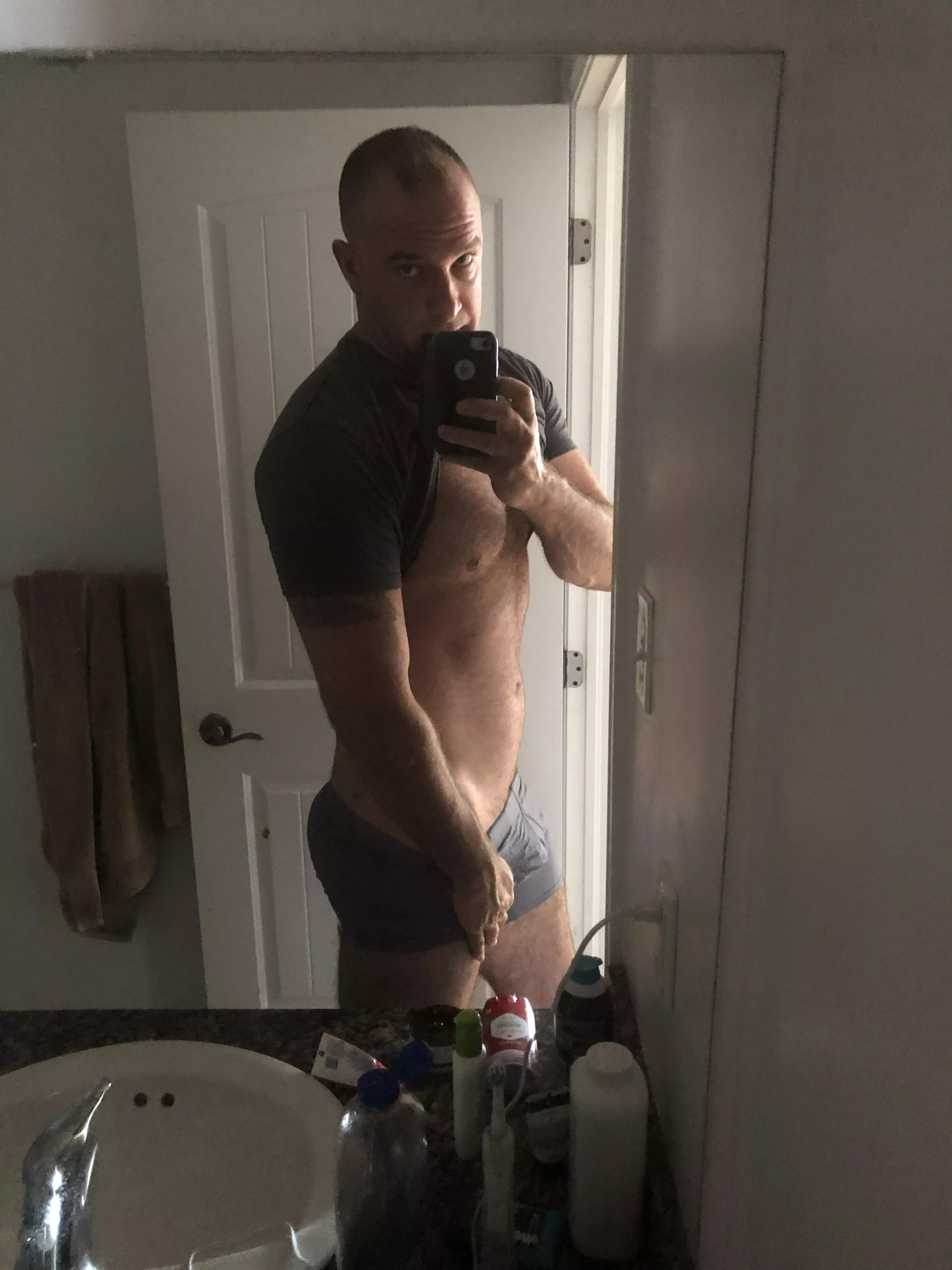 6â€™5, 40 yrs old and up for a chat