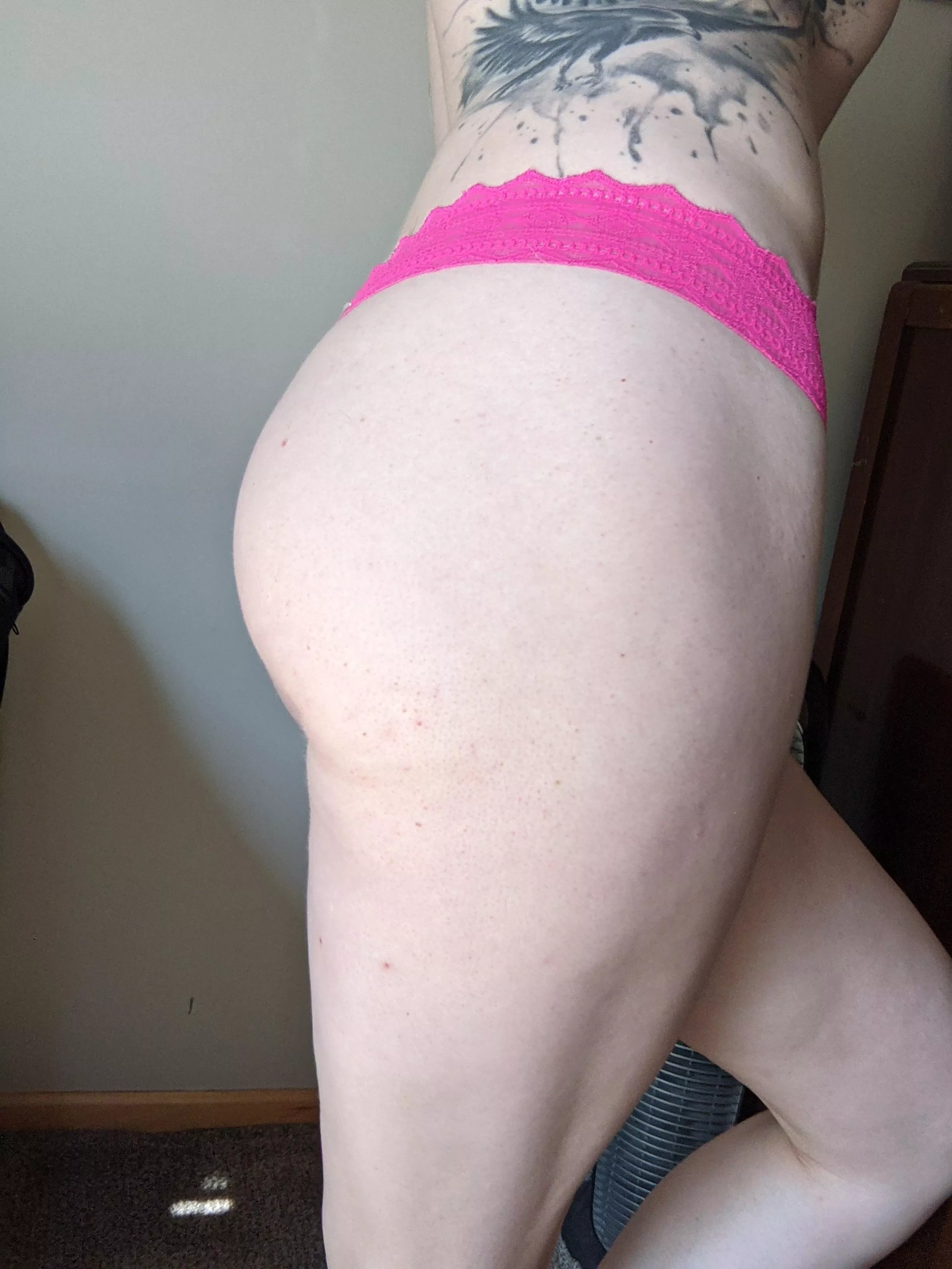 A bit of thigh [f]rom the side