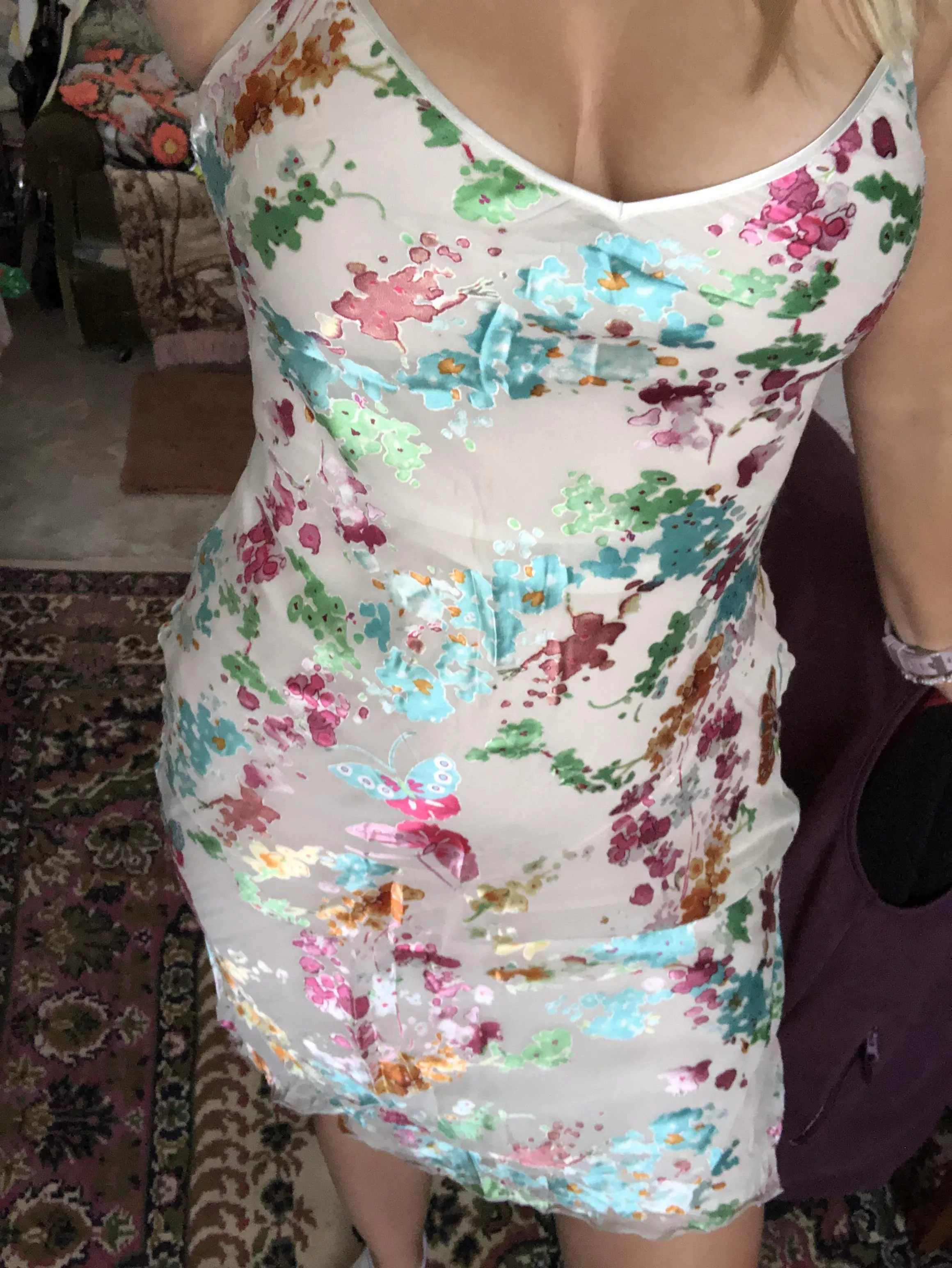 A bra wouldnâ€™t work with this dress , do I look okay?