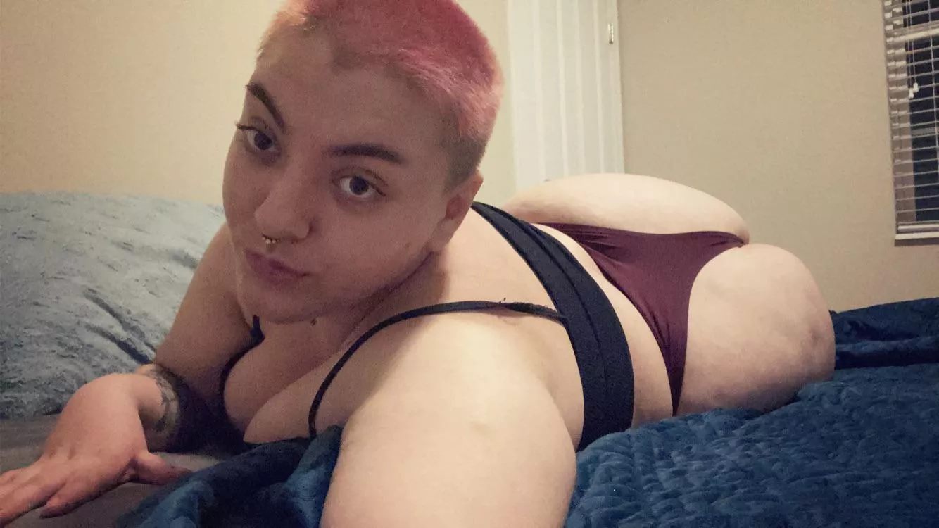 A buzz cut and a big ass ðŸ‘