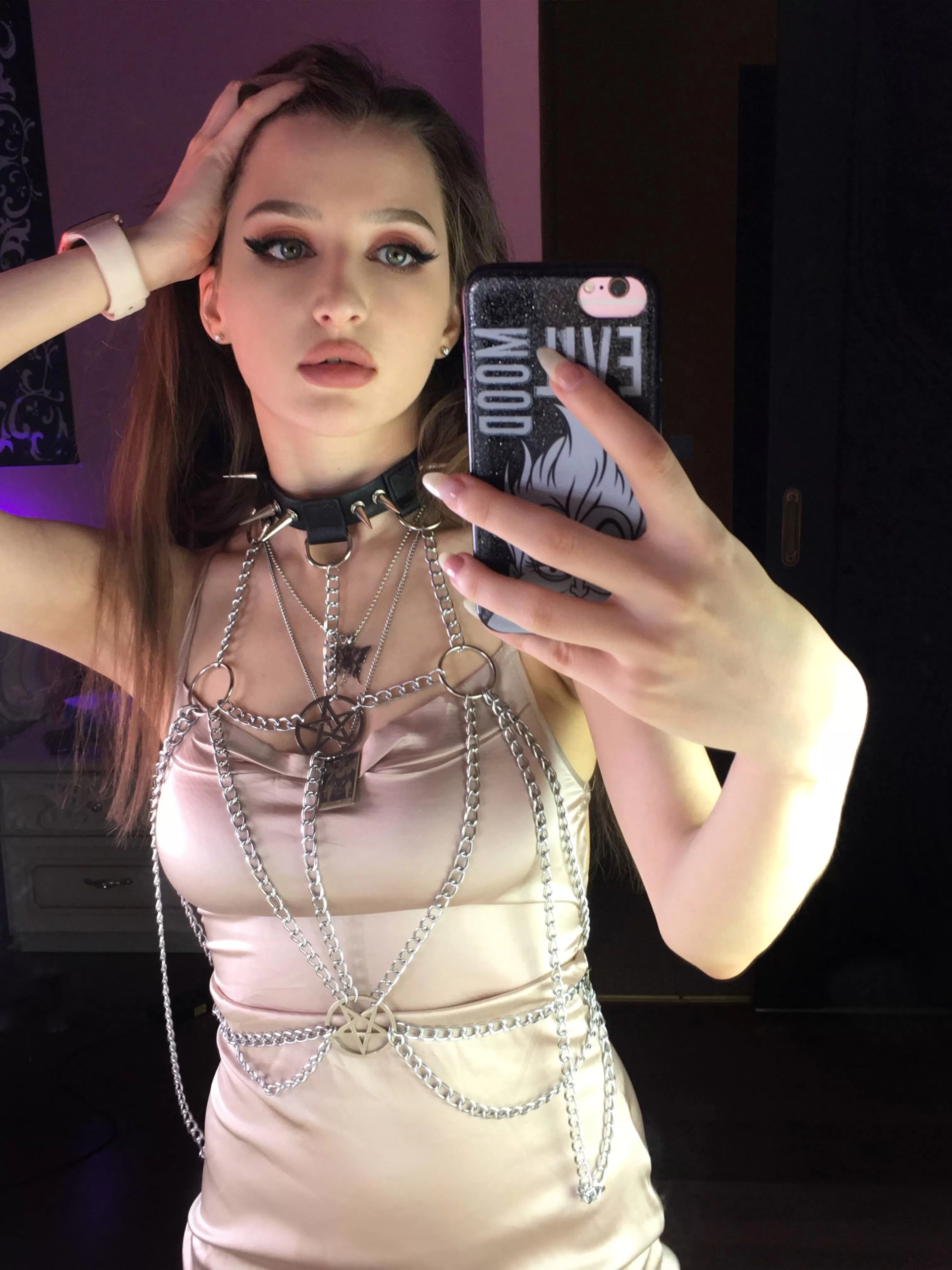 A choker or a harness? That’s the question