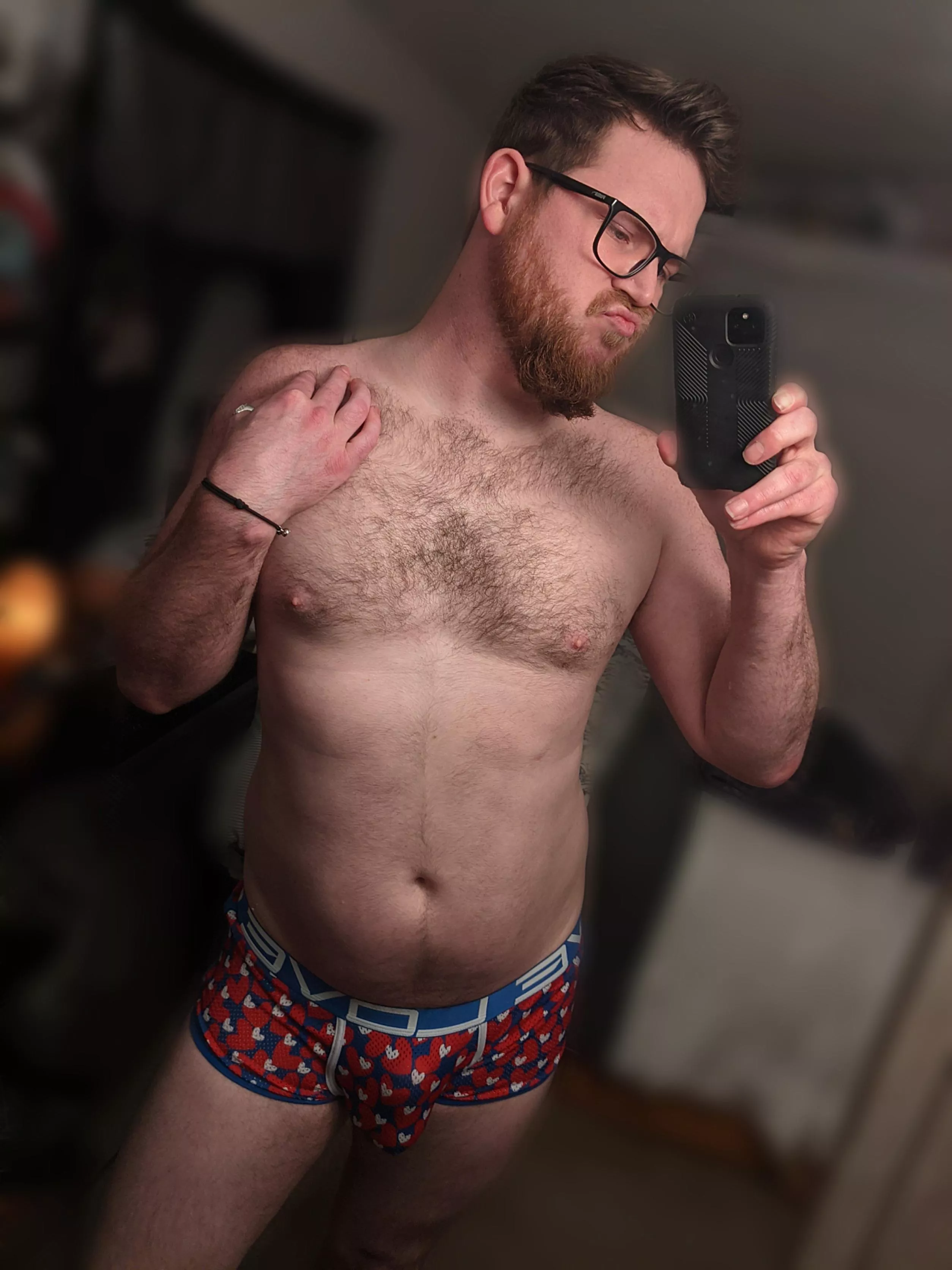 A Chubby Guy With His Bulge 🍆 (self)