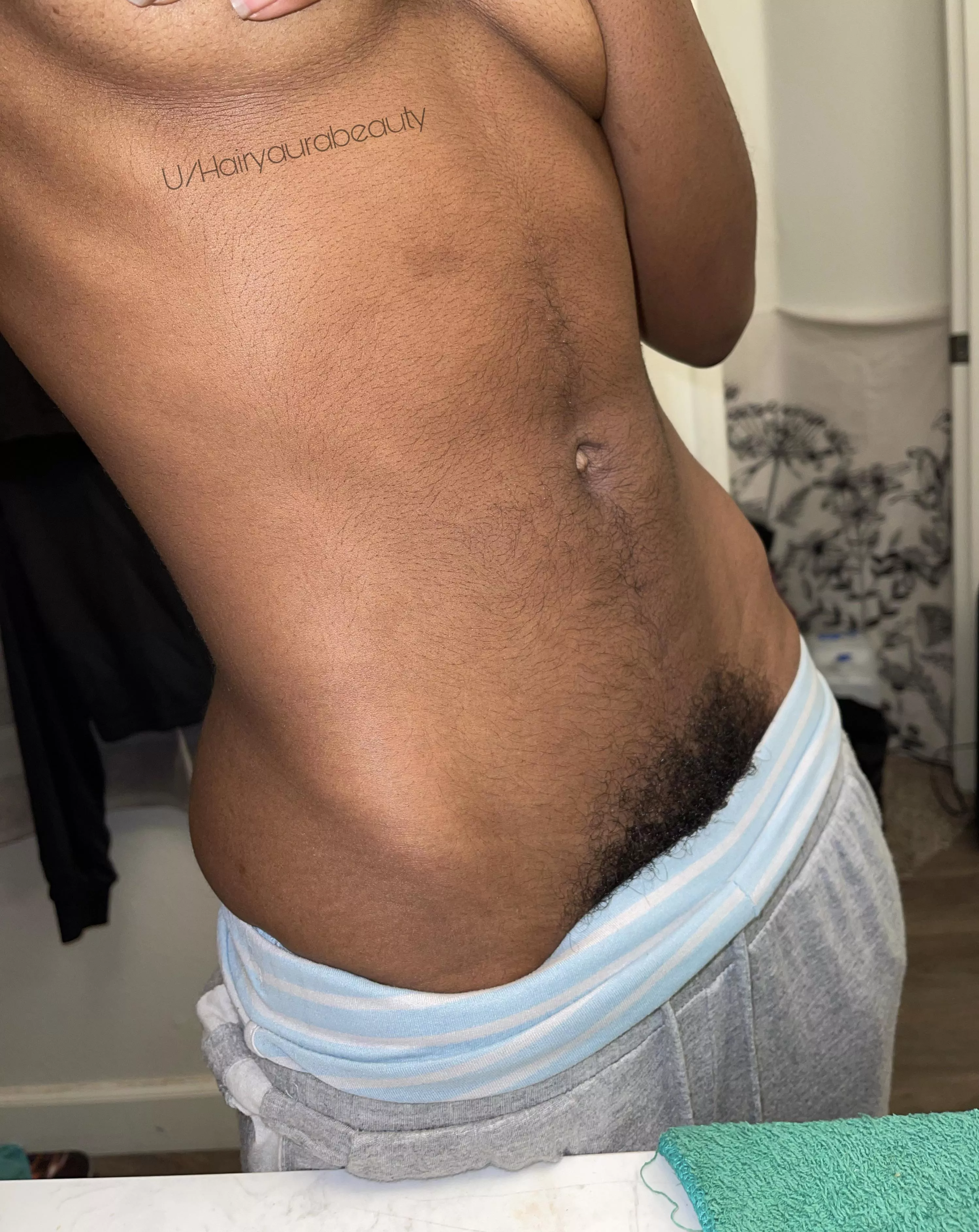 A hairy tummy always leads to a bushy pussyðŸ˜