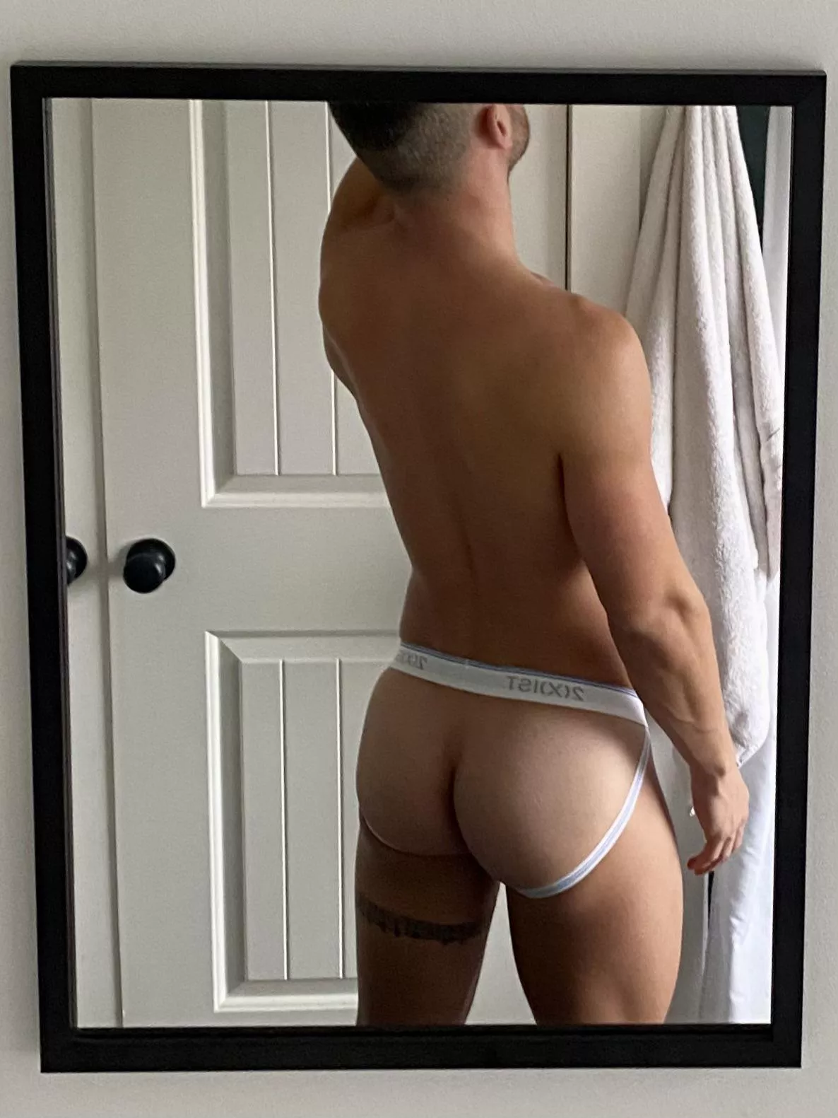 A little mirror jock action for you this morning! How is everyone’s day going?