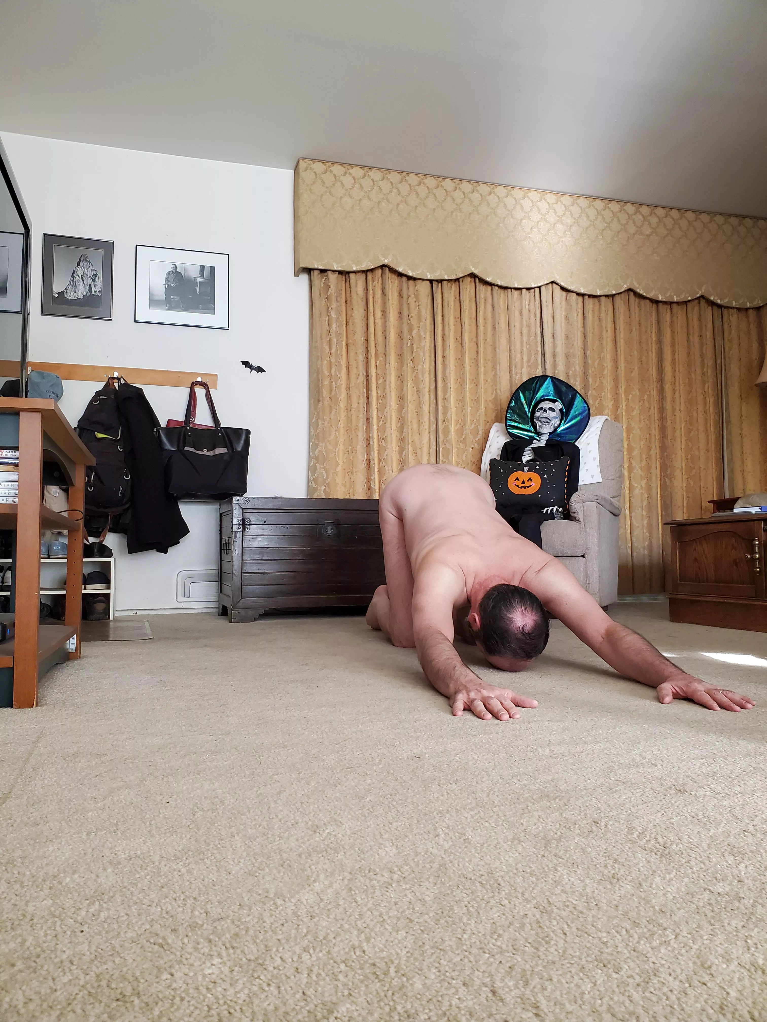 A little puppy action for today's u/M_asin_Manci Reddit yoga challenge! Feel free to join us! ðŸ˜˜ðŸ§˜â€â™‚ï¸ðŸ•‰