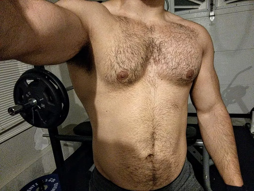 A mid workout pec pic. For comparison sake and nothing else, surely 😉