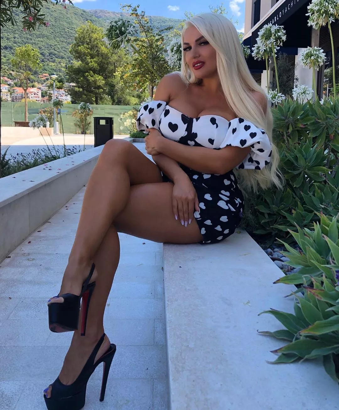 A proper bimbo trophy wife ðŸ˜ðŸ˜ (jelena unikat)