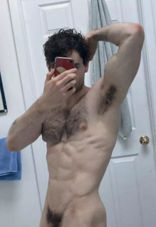 A throwback, to the last time I tamed my body hair. Let me know if it’s something I should go back to