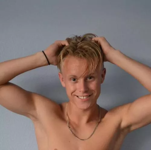 ADORABLE 18yo twinky blonde boy Kyle showing off his beautiful body and smile. 🥰😊