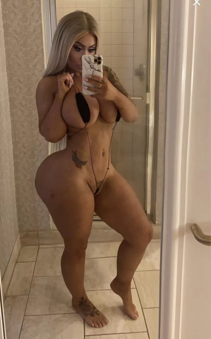 All time favorite bimbo her body is amazing