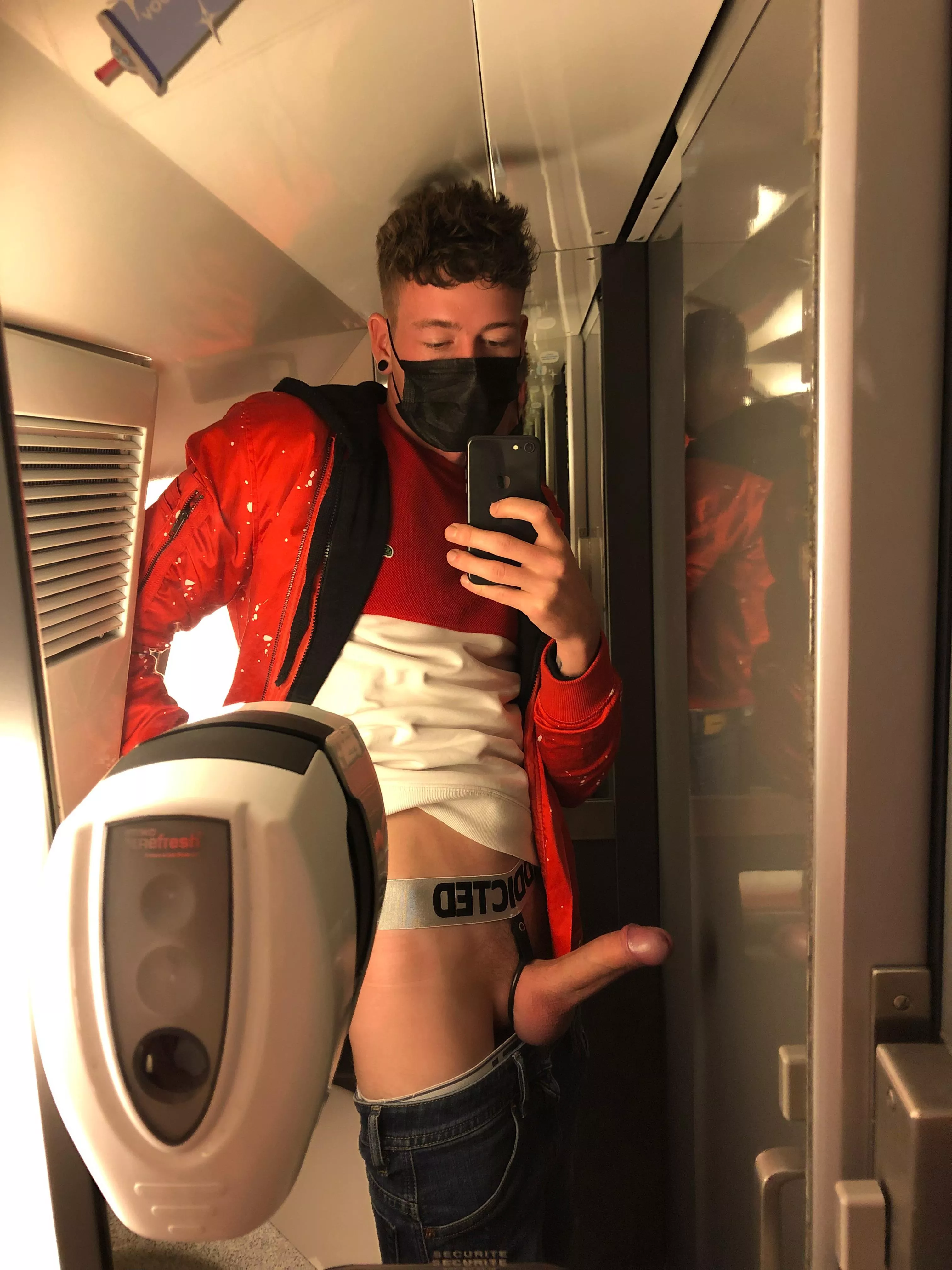 🚆 Always horny when I ride the train 🍆😏