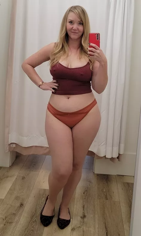 Am I curvy enough? [F48]