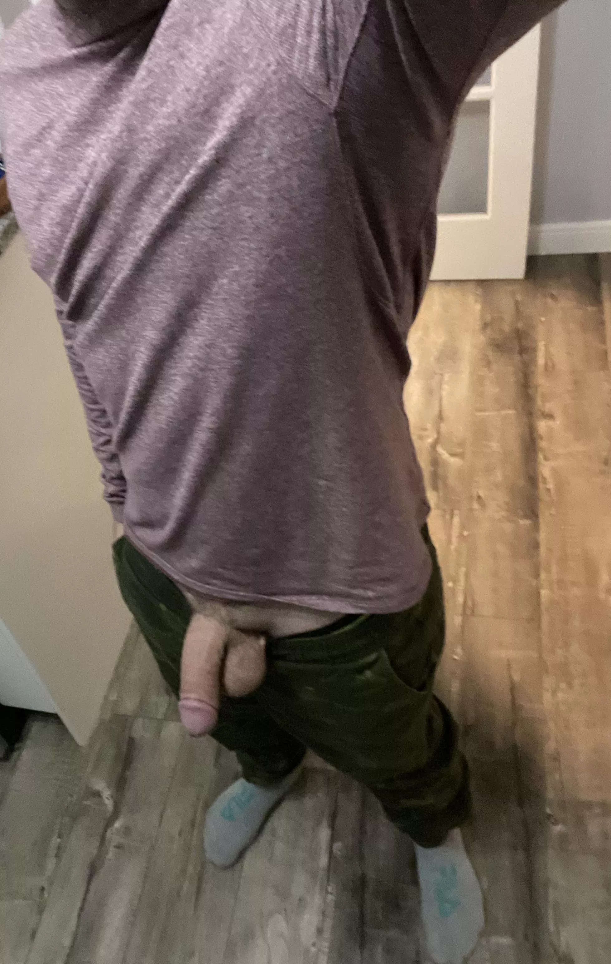 A(m) I wearing these pants wrong?