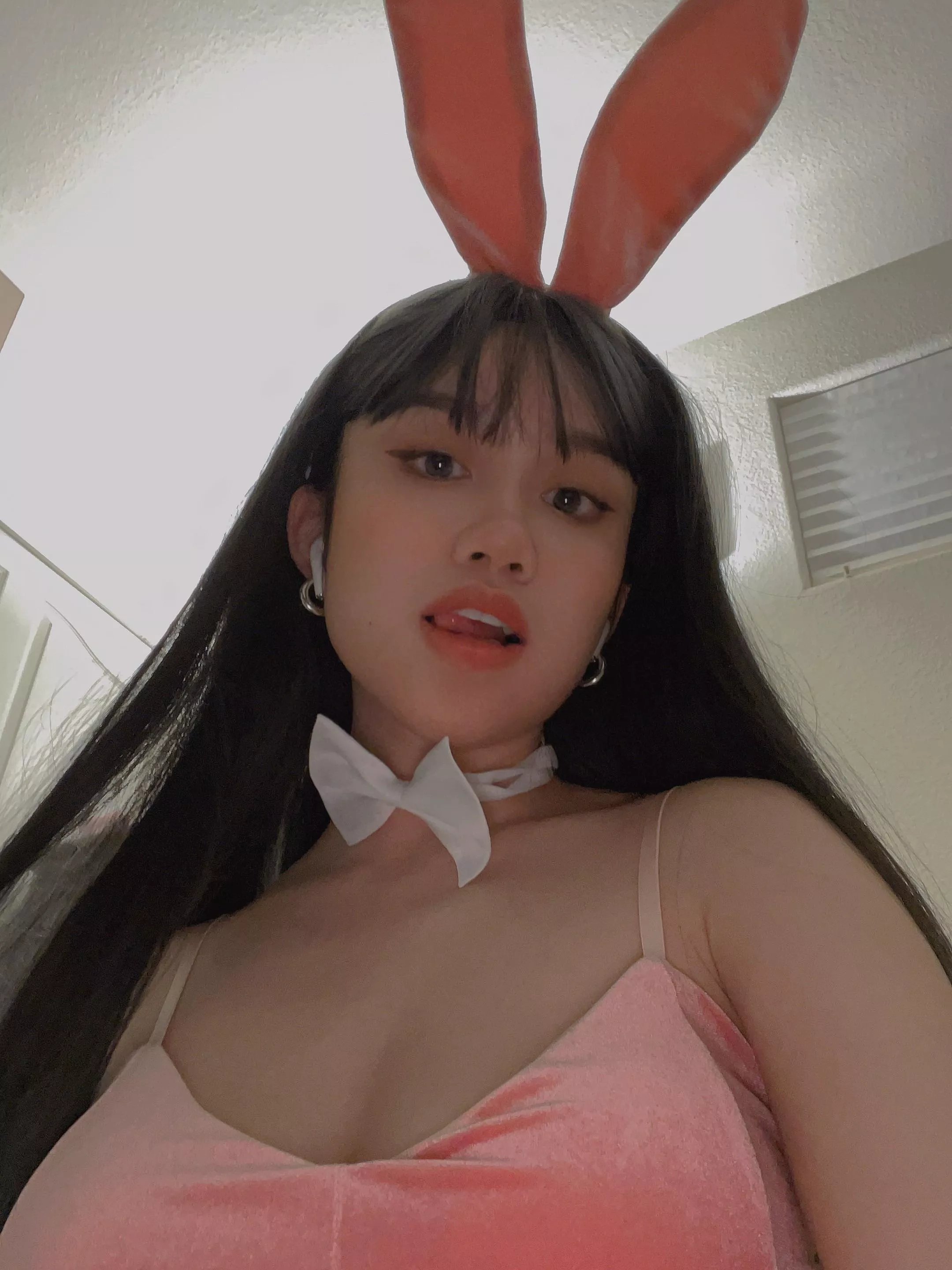 another pic in my pink bunny suit!! (ig@catweeeni)