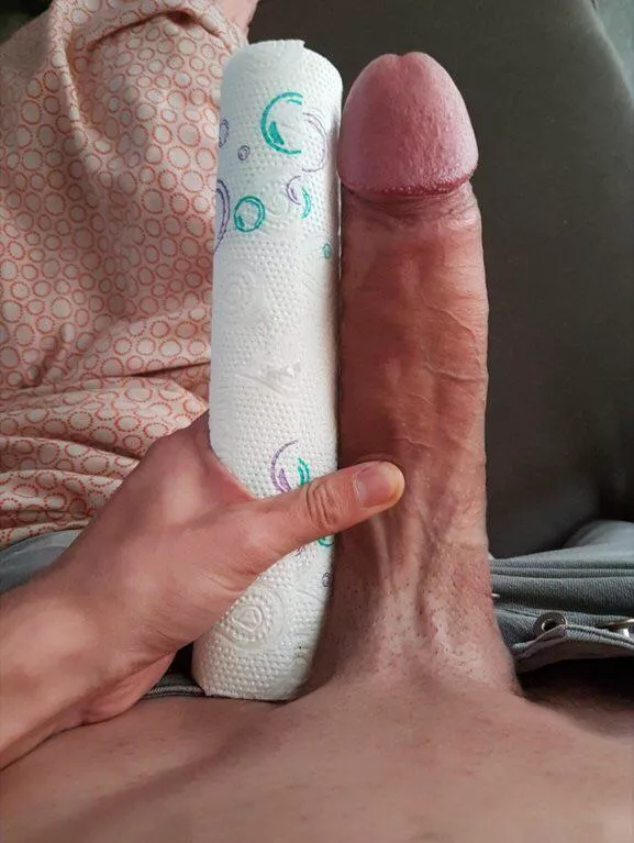 Any hot smooth twinks that wanna play? 23