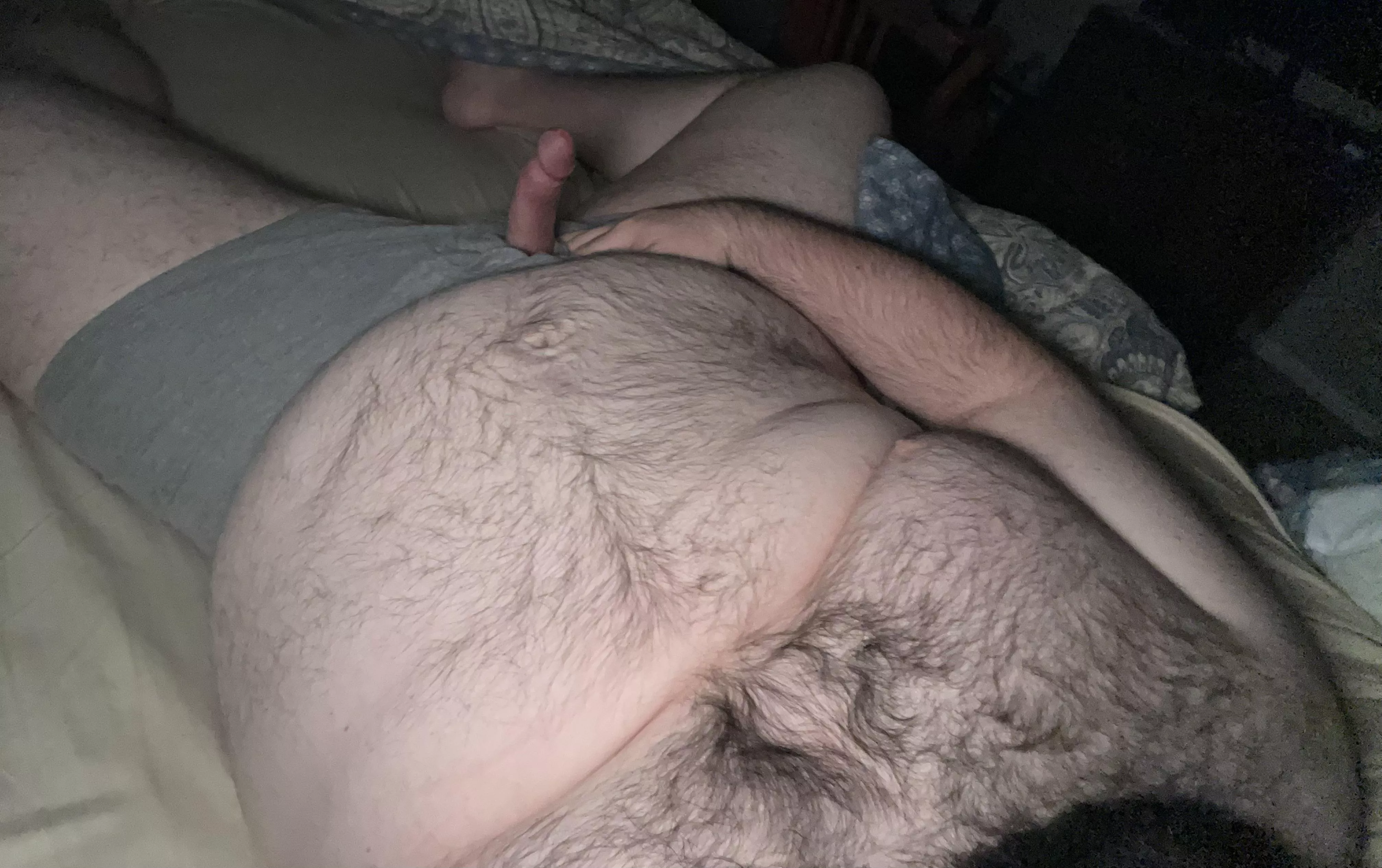 Any ladies looking to cuddle this morning?