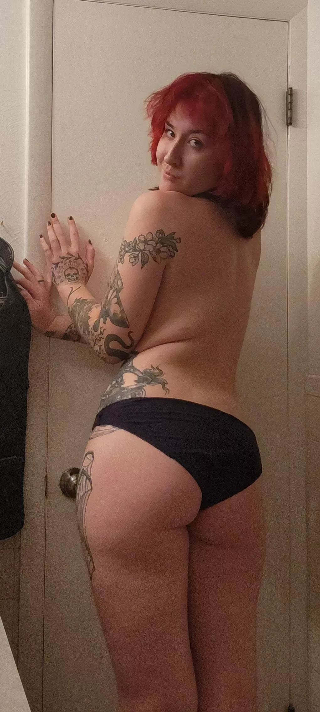 Any love for a tall, thick, tatted nerd like me?