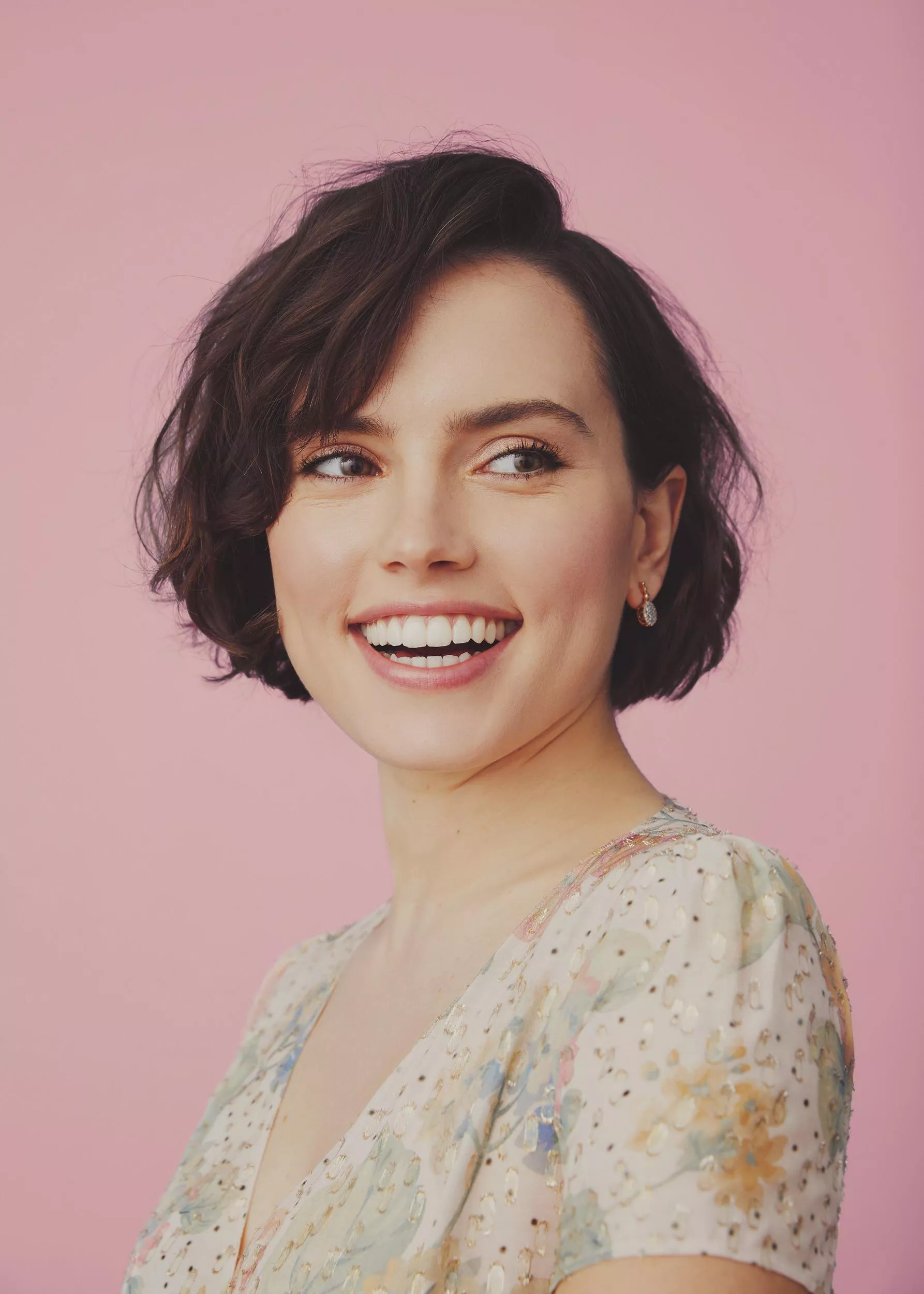 Anyone else have a real weakness for cute/hot girls like Daisy Ridley