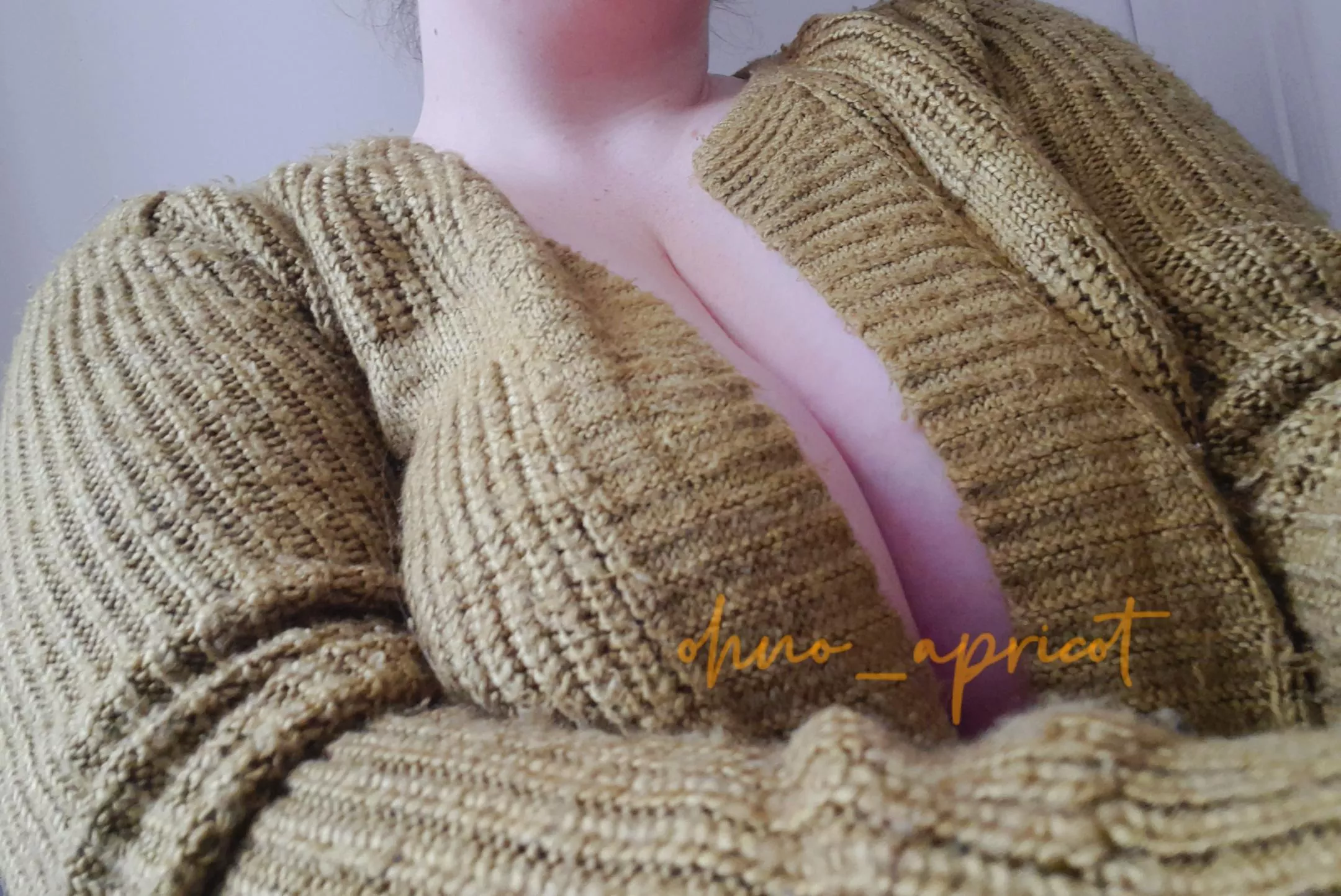 Anyone else love the look of boobs in jumpers?