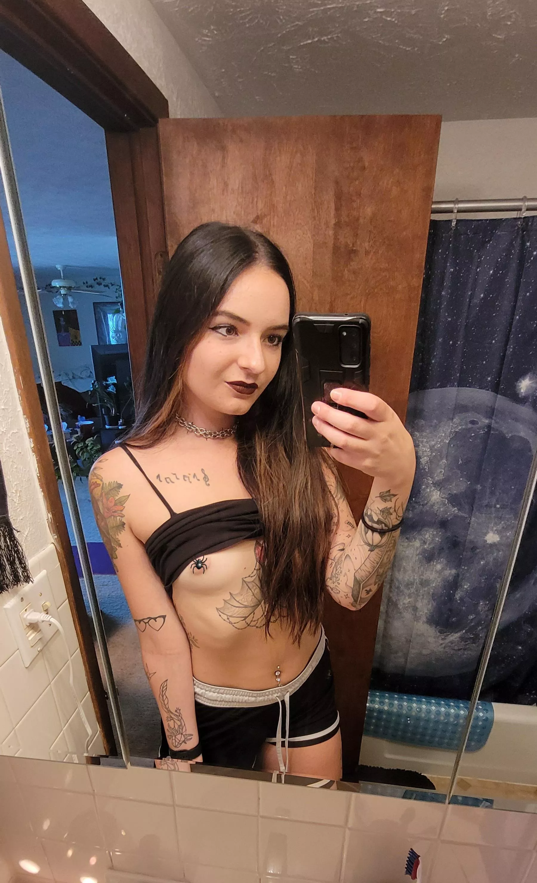 Anyone here looking for a little titty goth gf?ðŸ–¤ðŸ’‹