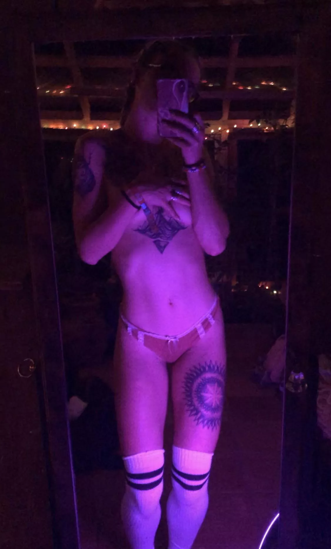 Anyone into fit lil bellies here? 😋🤤