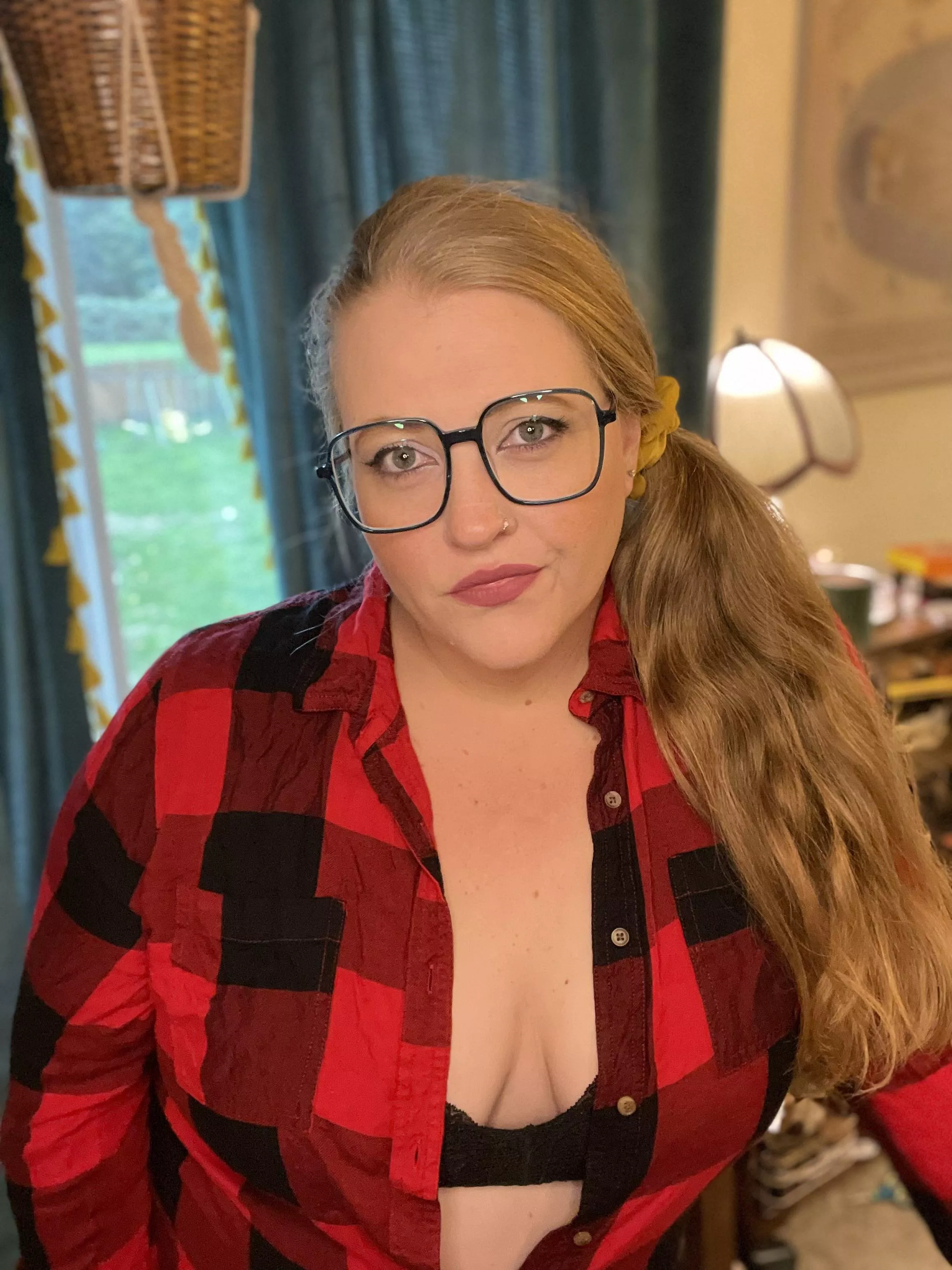 Anyone into milfy librarian-looking bbwâ€™s?