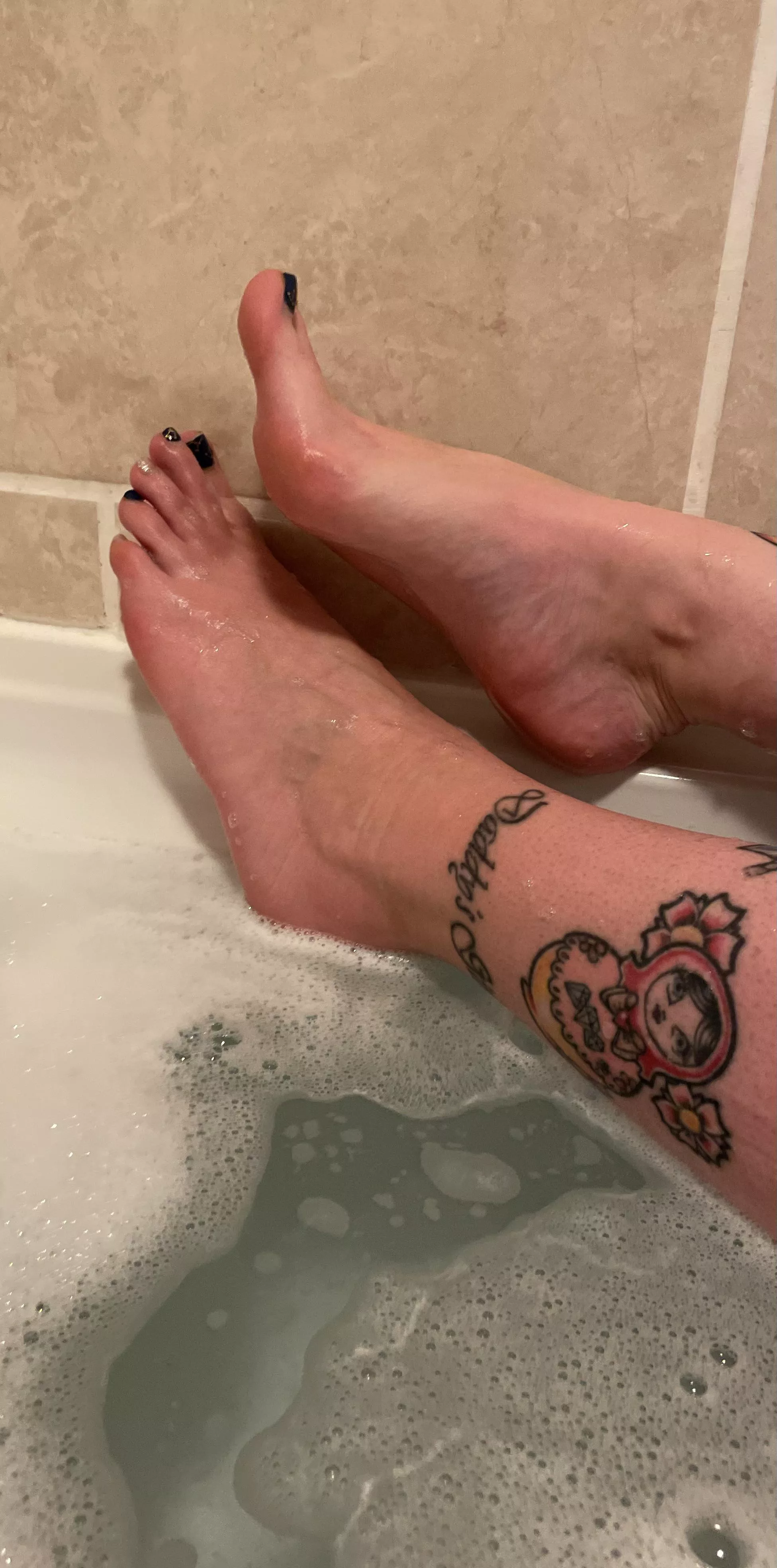 Anyone like golden shower videos on feet???