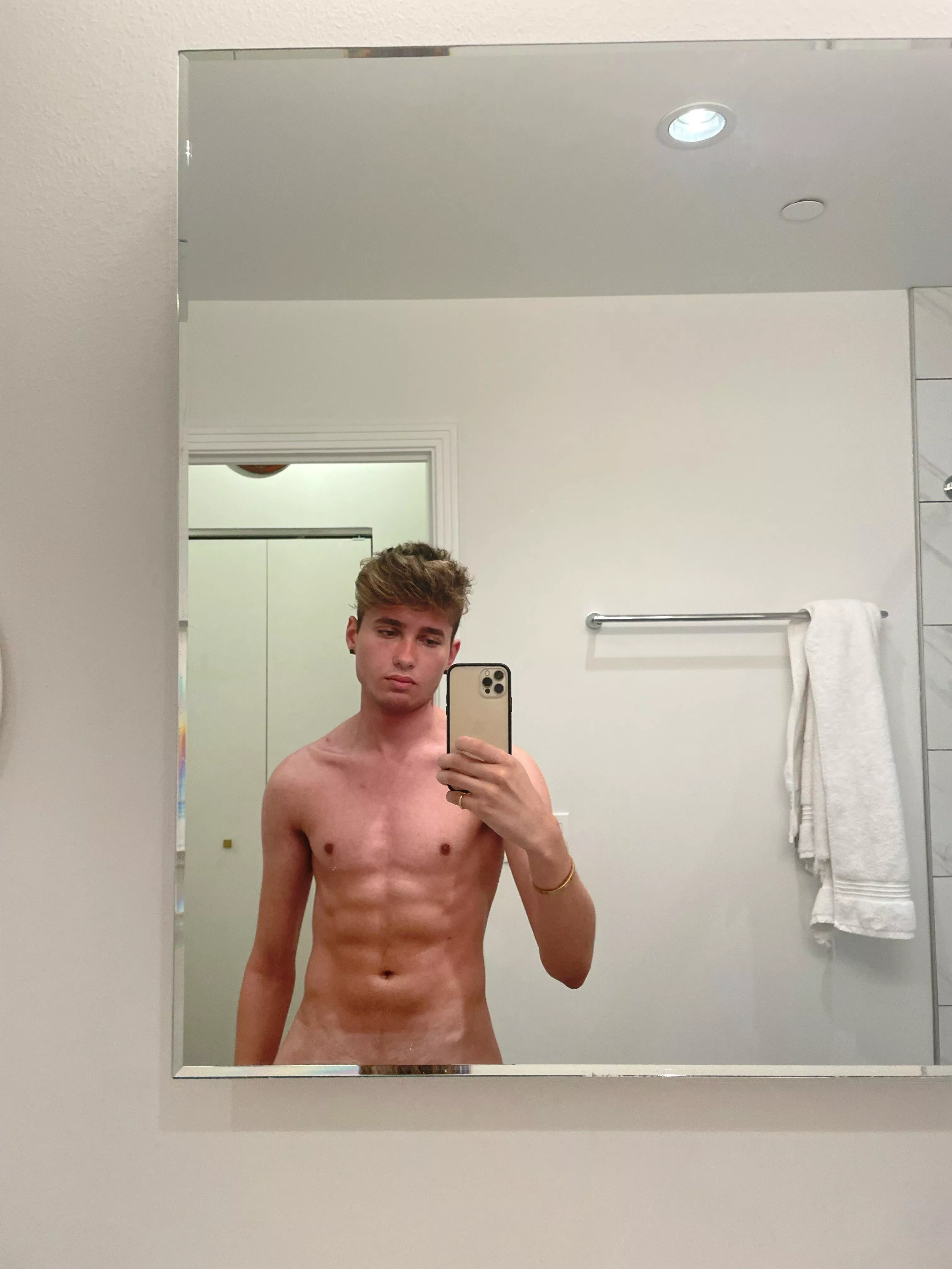 Anyone like skinny twinks?