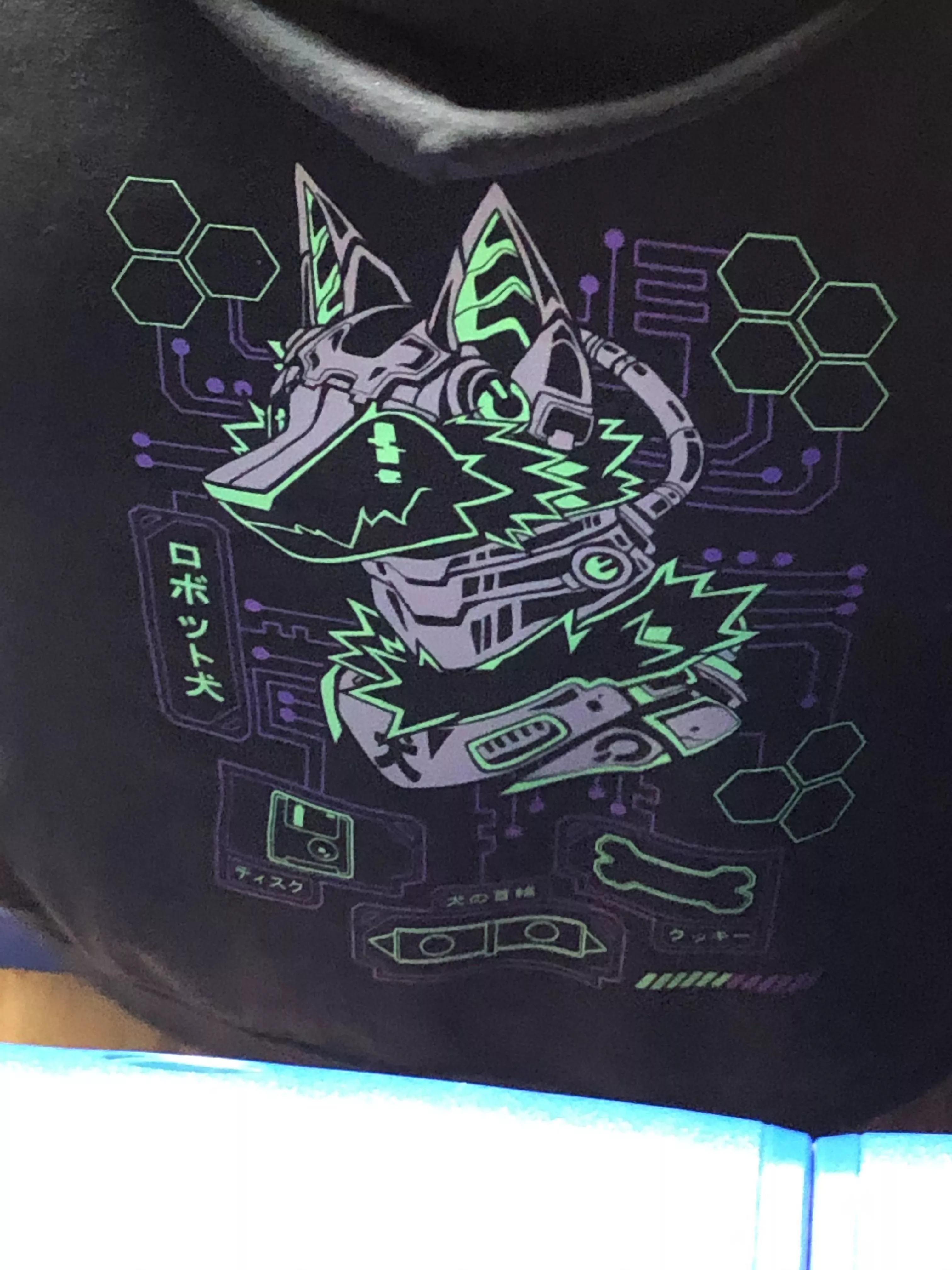 Anyone recognize this design? What brand is it and where can I buy it?