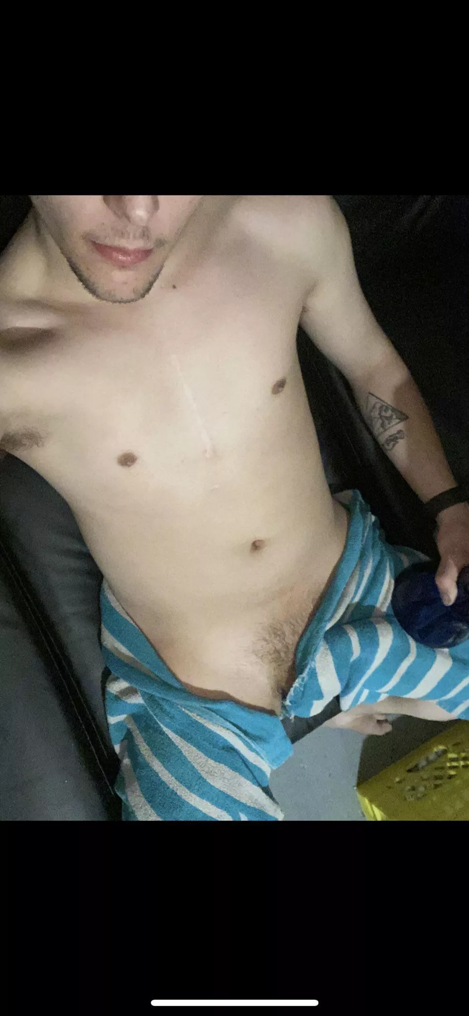 Anyone wanna blaze naked with me? ðŸ˜© (M)