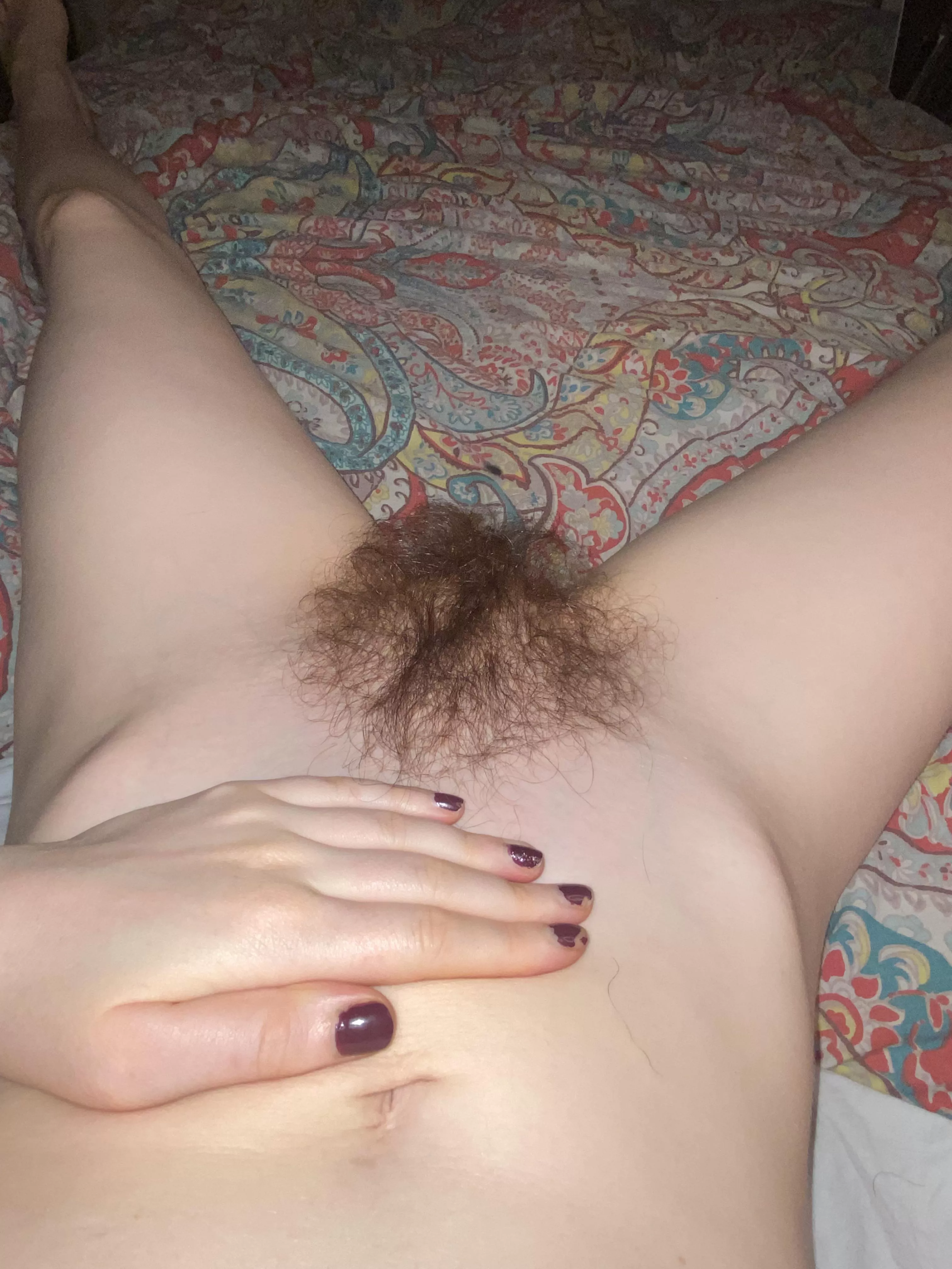 anyone want to lie in bed with me all day and play with my pussy?