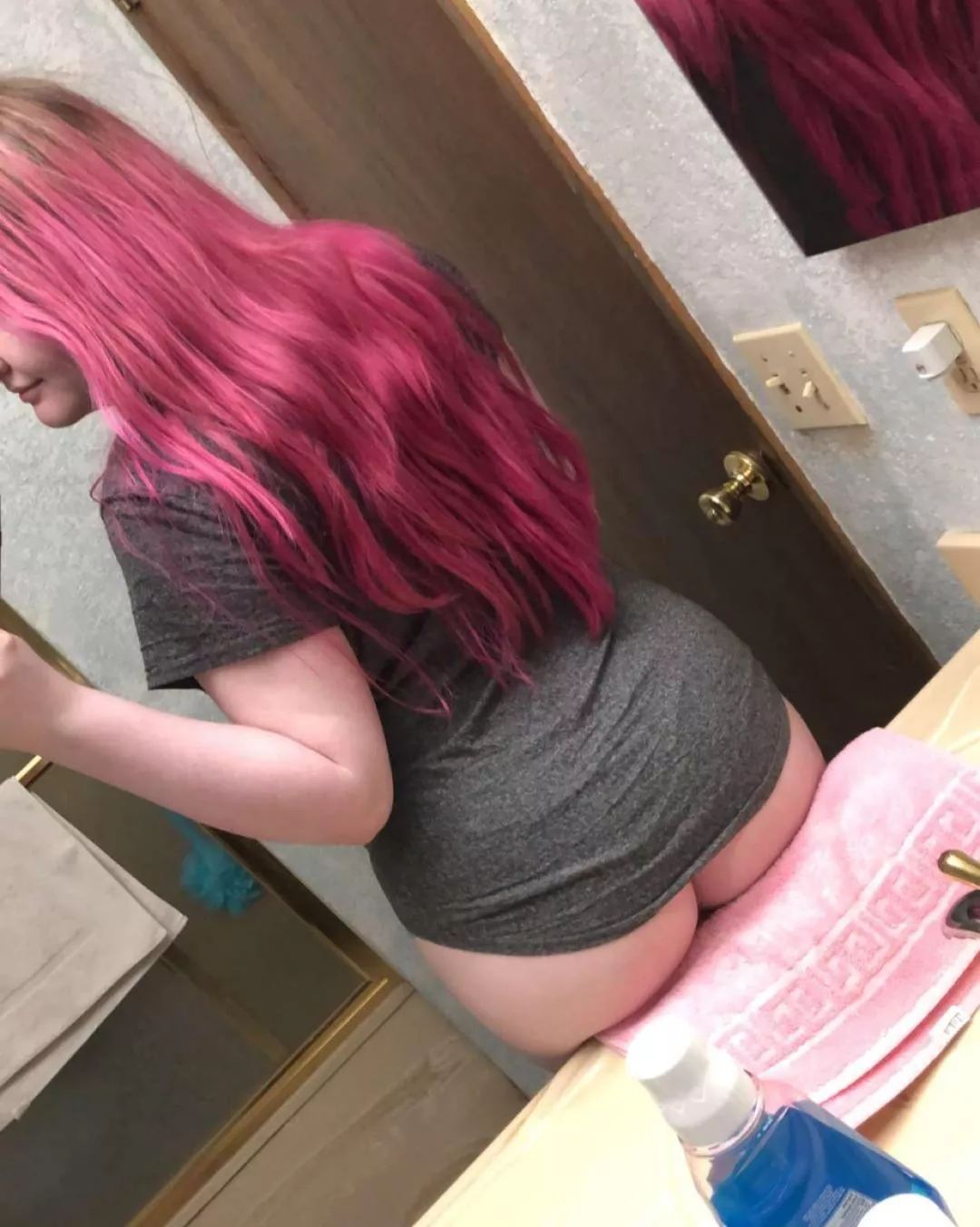 Anyone wants to fuck my thick white gf? Kik challengeagod