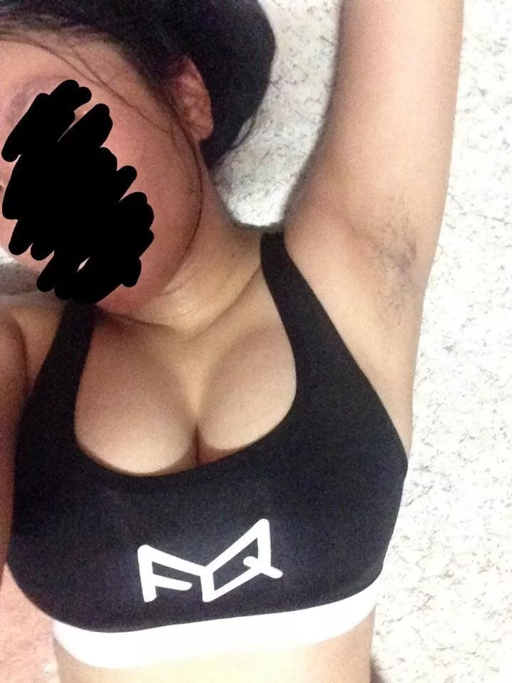 Anyone with an armpit fetish out here?