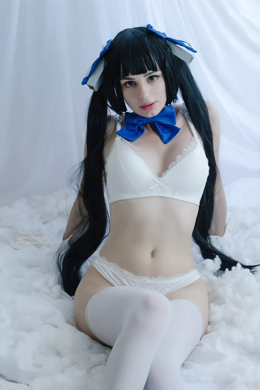 Are you watching? I’m little but shy >_<\\\ Hestia by Kanra_cosplay [self]