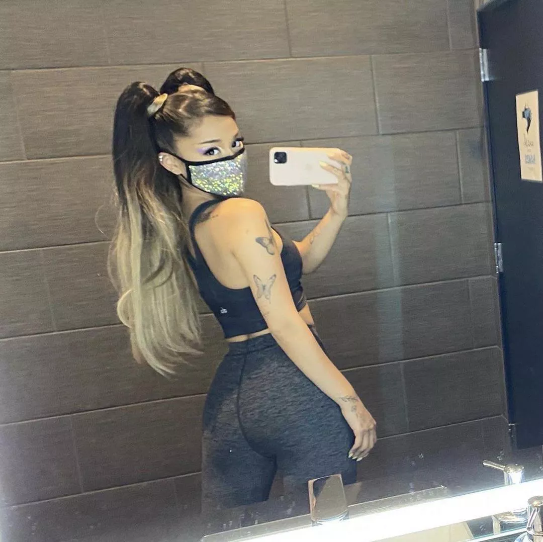 Ariana Grande is so fine