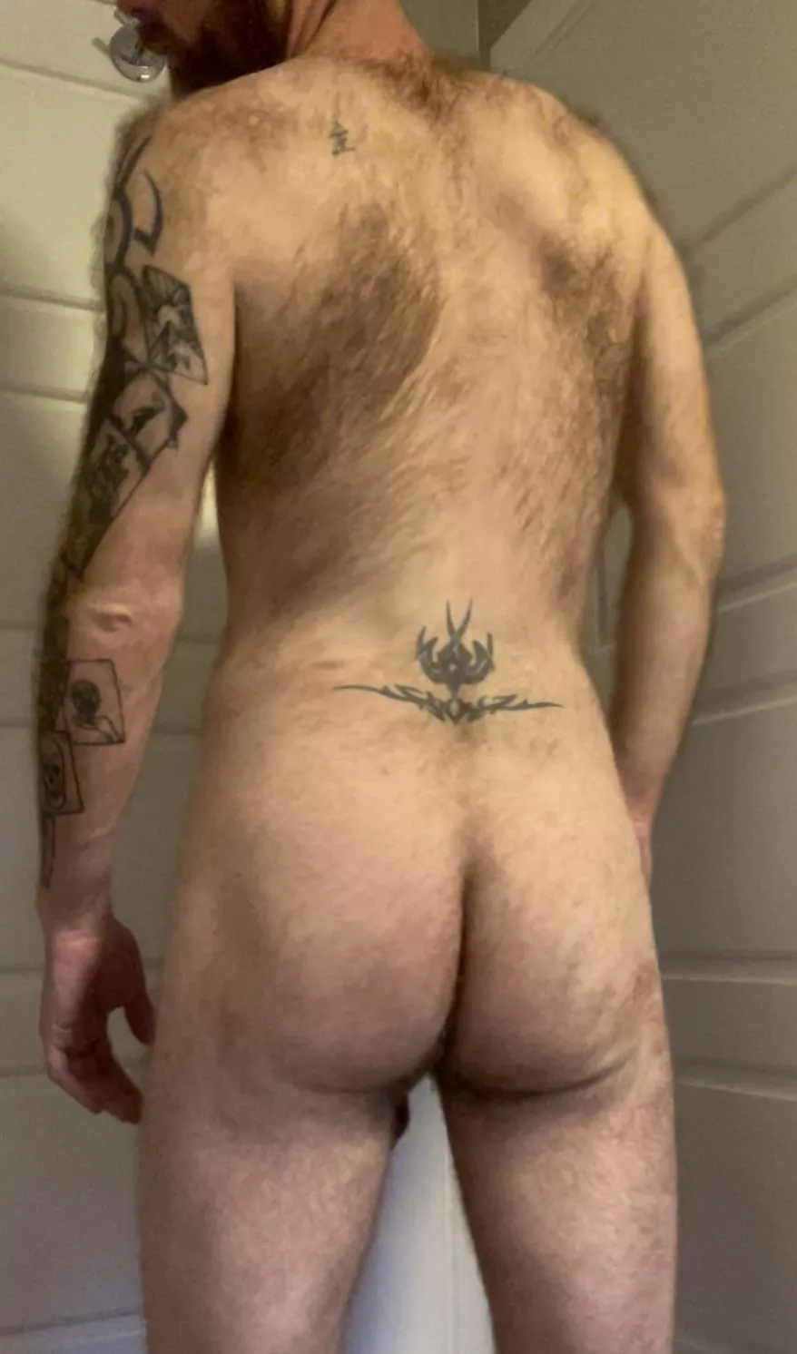 As itâ€™s Fursday here is my hairy ass ðŸ˜œ