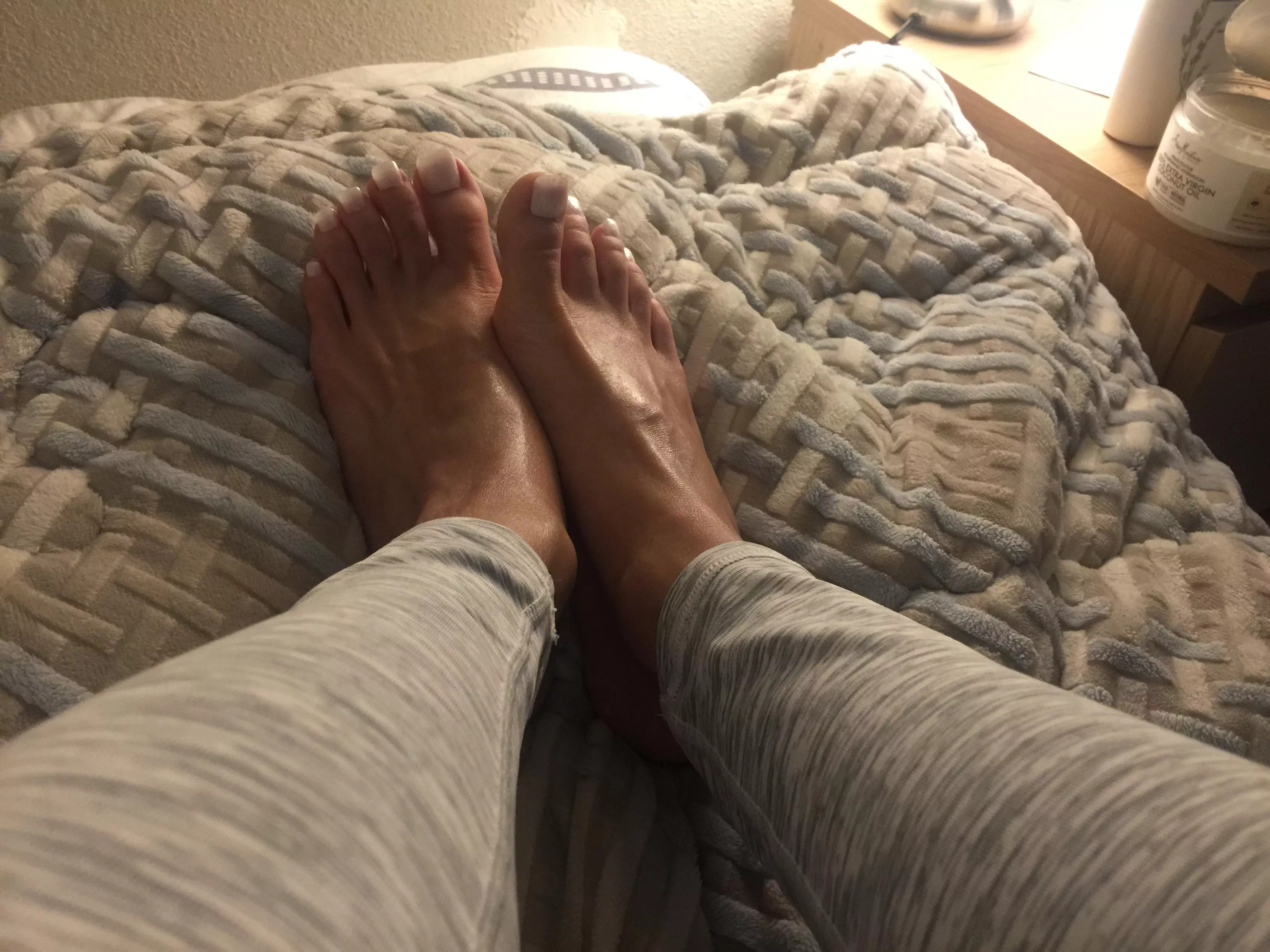 As requested by our amazing mod, a closeup of my feet. Suckable? 🥰👅