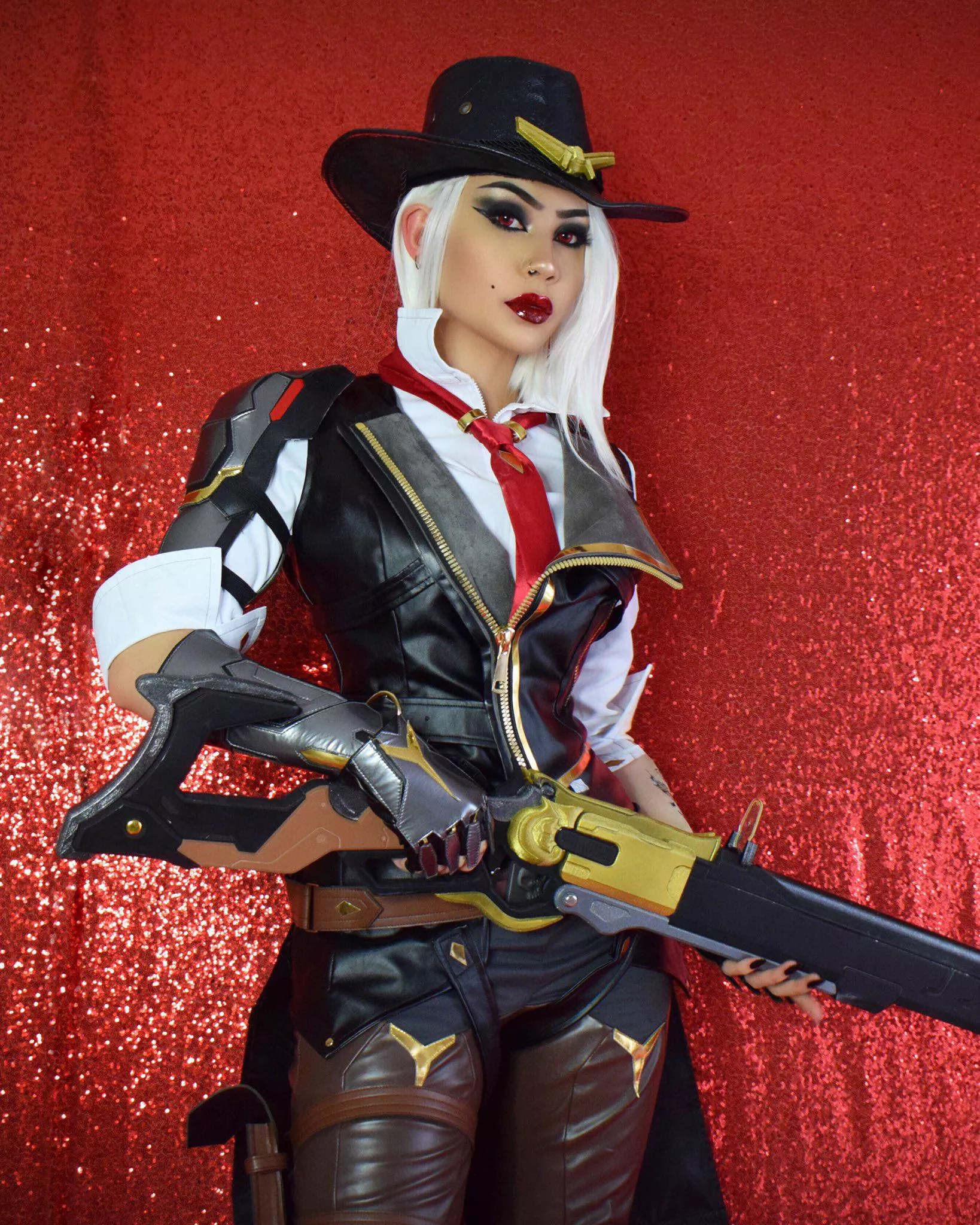 Ashe from Overwatch cosplay