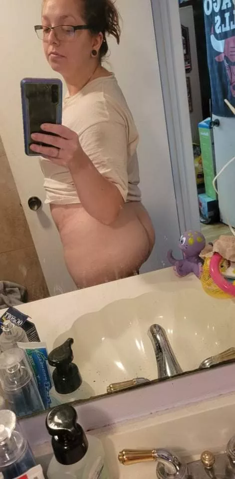 Ass in mirror shot