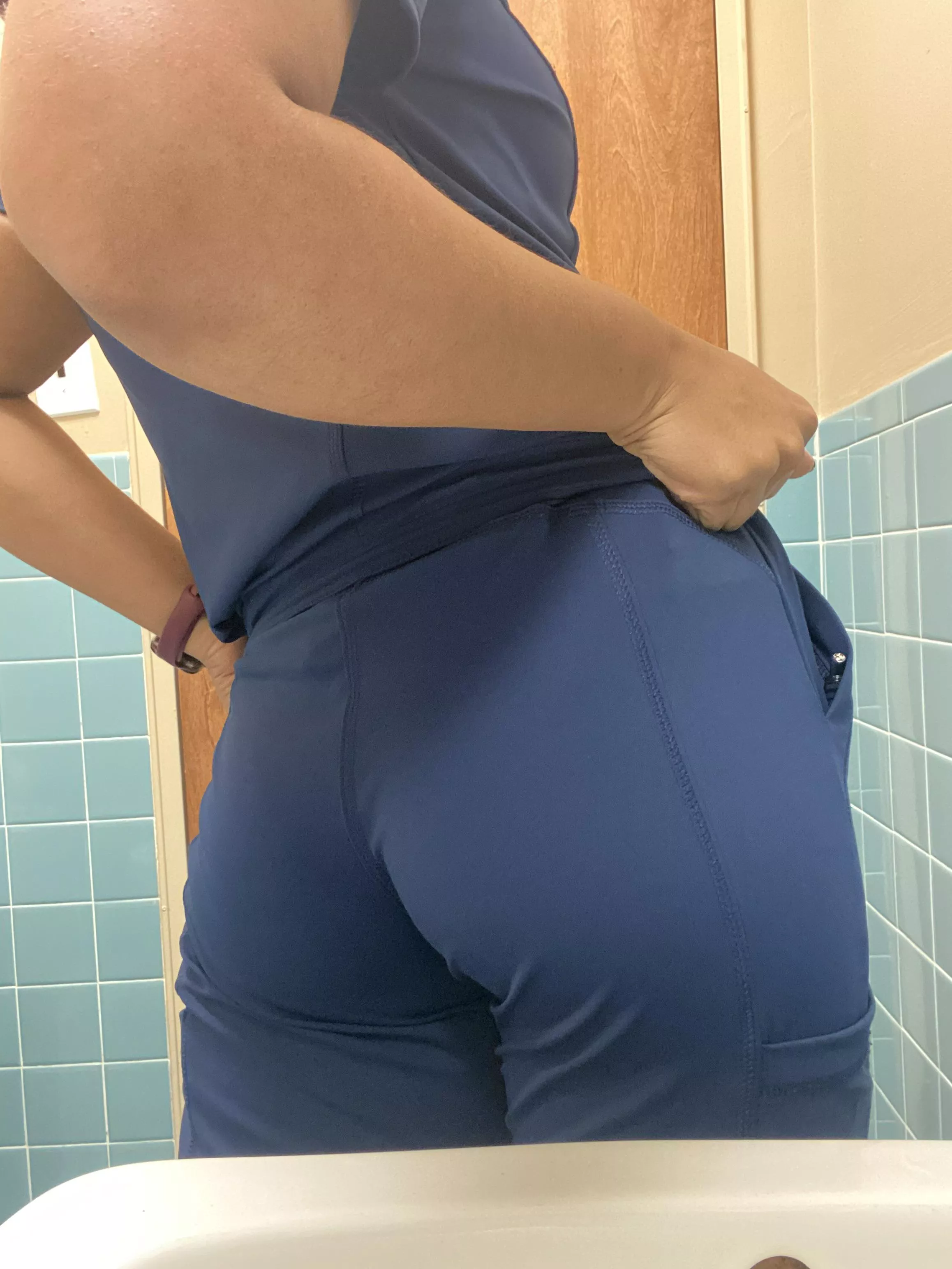 Ass in scrubs (f) ðŸ˜œ